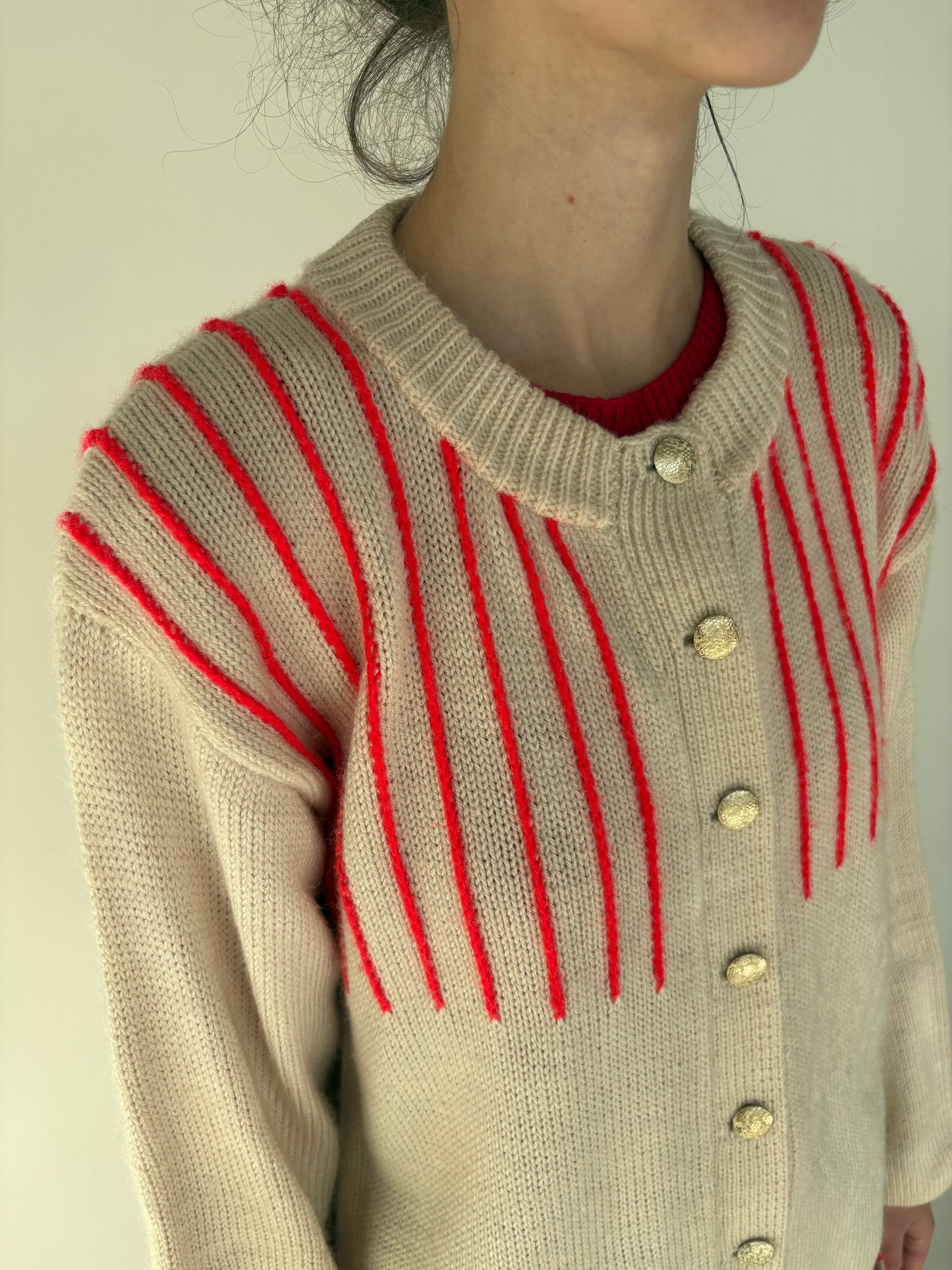 Cardigan vinatge lung butter white din lana plină extrafina cu inserții neon