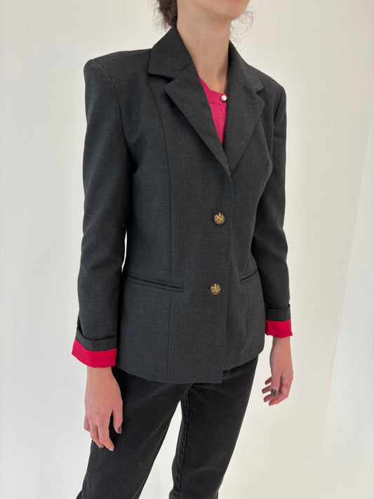Sacou charcoal gray super cambrat din stofă de lana ușor structurată