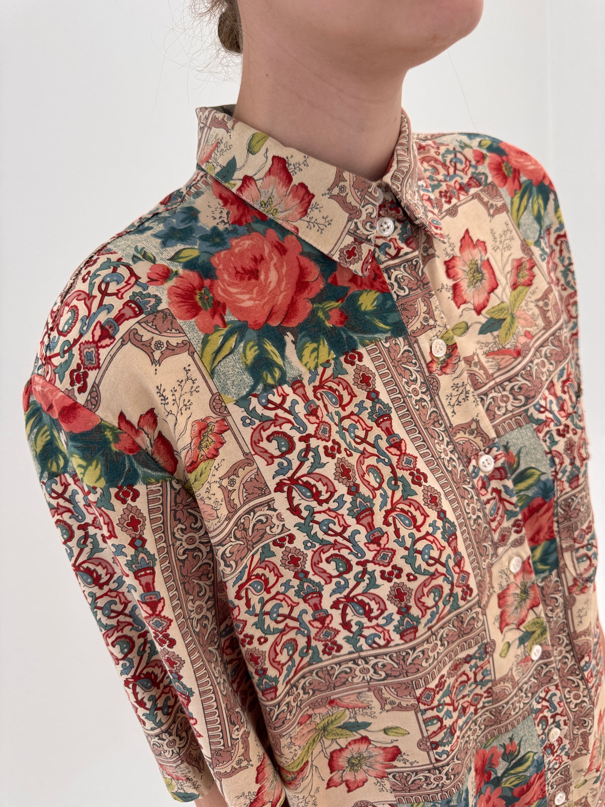 Cămașa camel din canvas de mătase naturală cu print burgundy superb