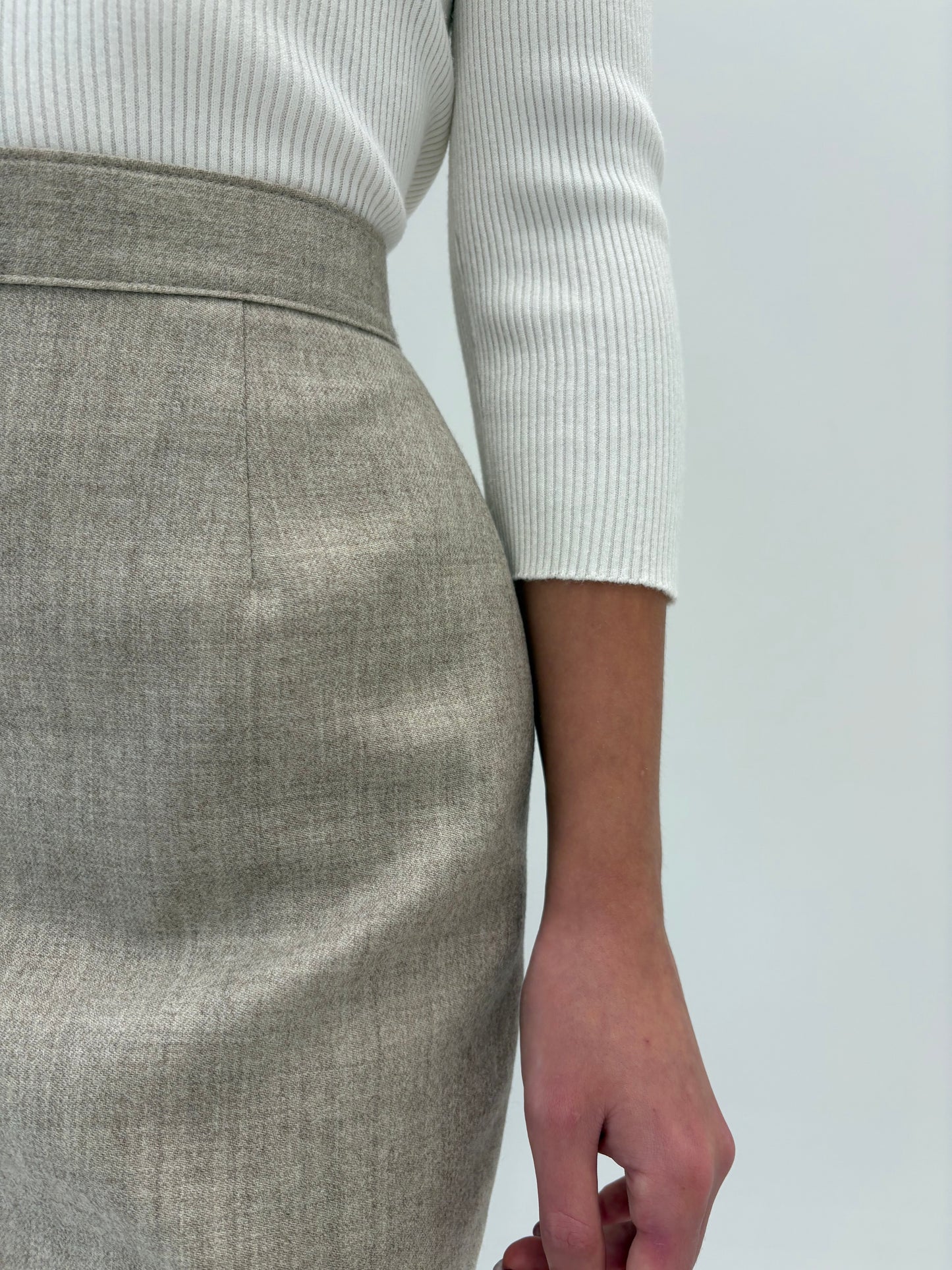 Fustă light nude conică cu talie intră înaltă din lana extrafina