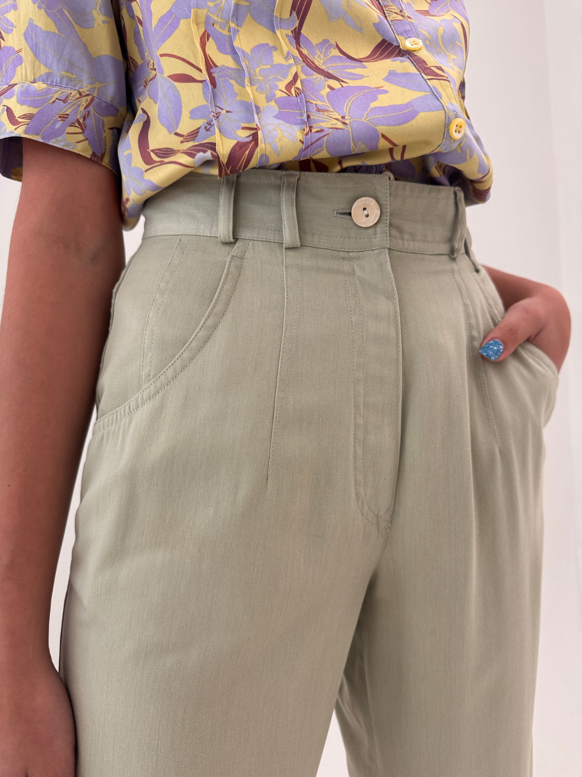 Pantaloni mom fit Sage green vintage cu talie ultra înaltă marcată