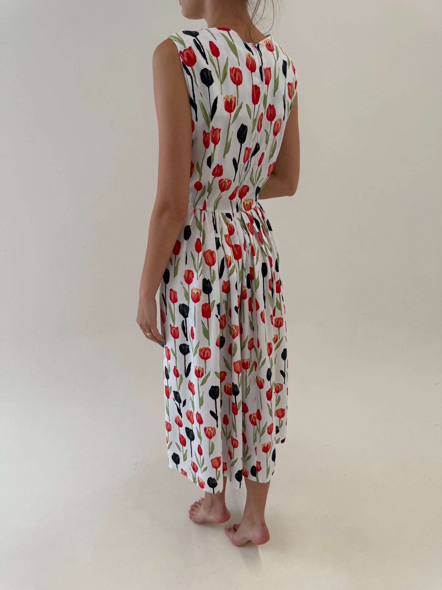 Rochie maxi vintage super vaporoasă cu talie marcată și print cu lalele
