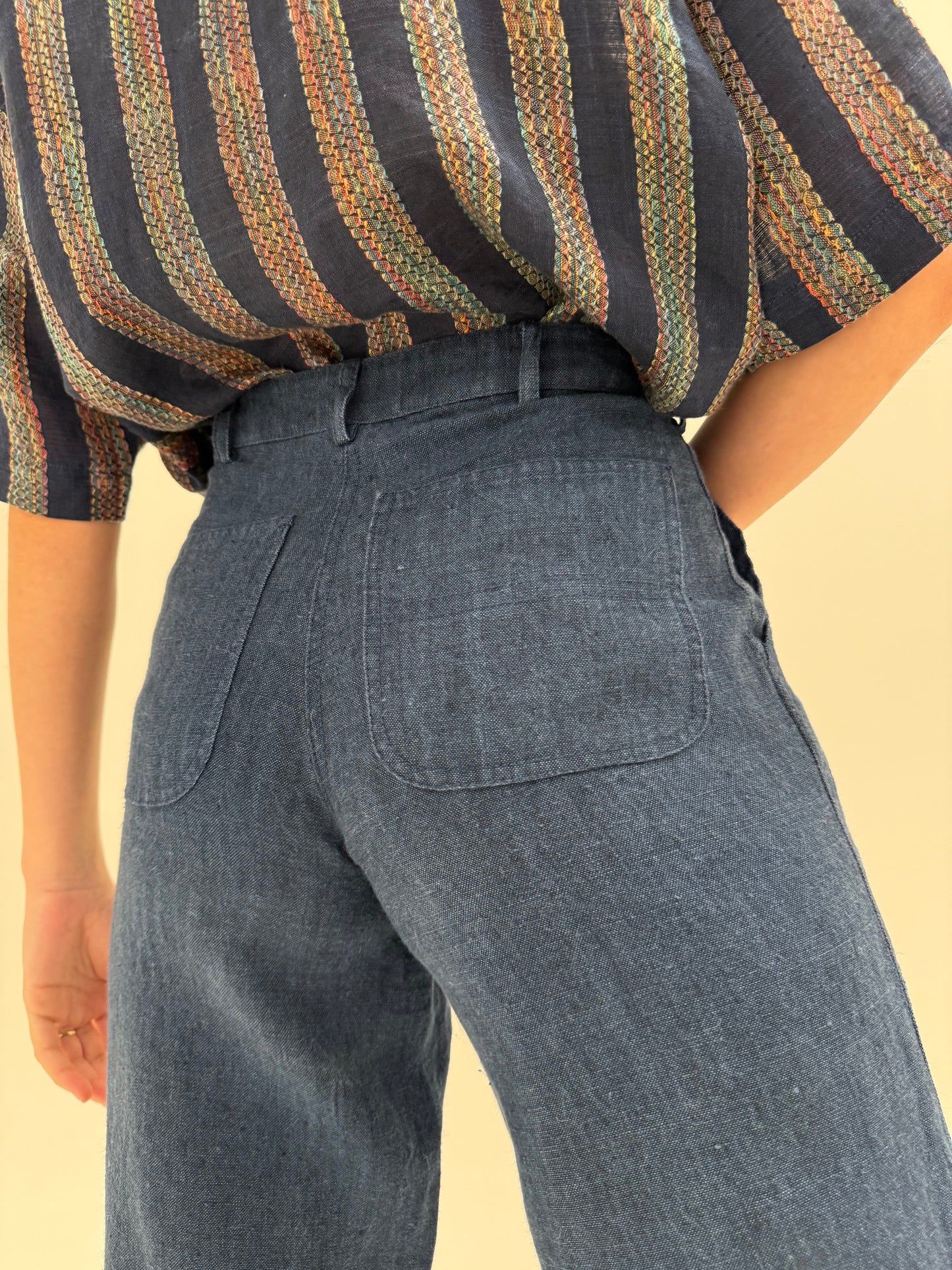 Pantaloni dark blue din pânză de in în croi clasic