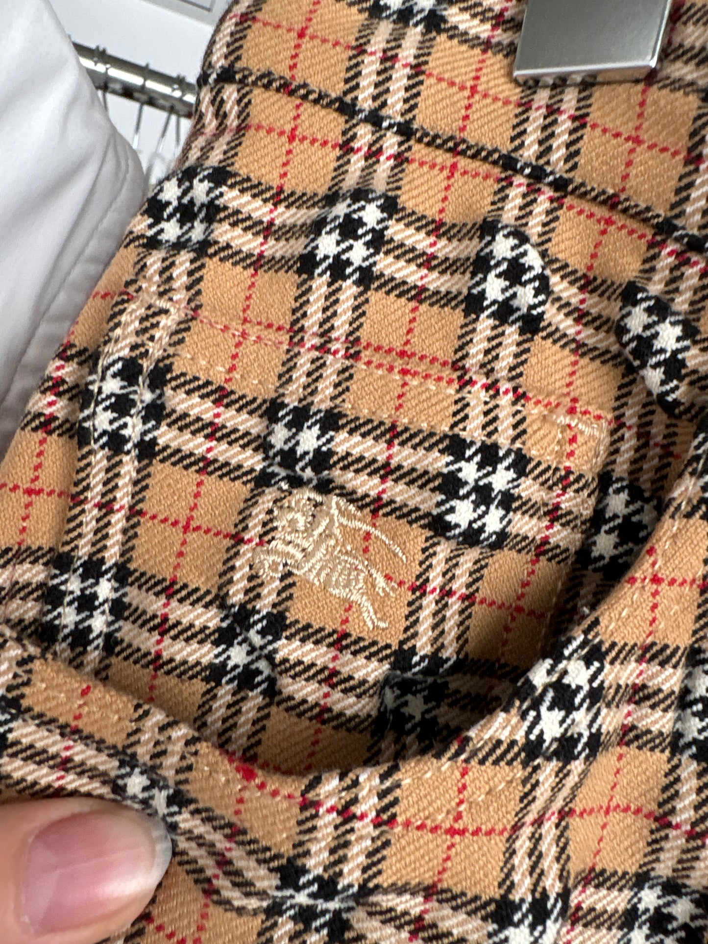 Pantaloni Burberry integral cu printul specific ușor gofrați modelatori