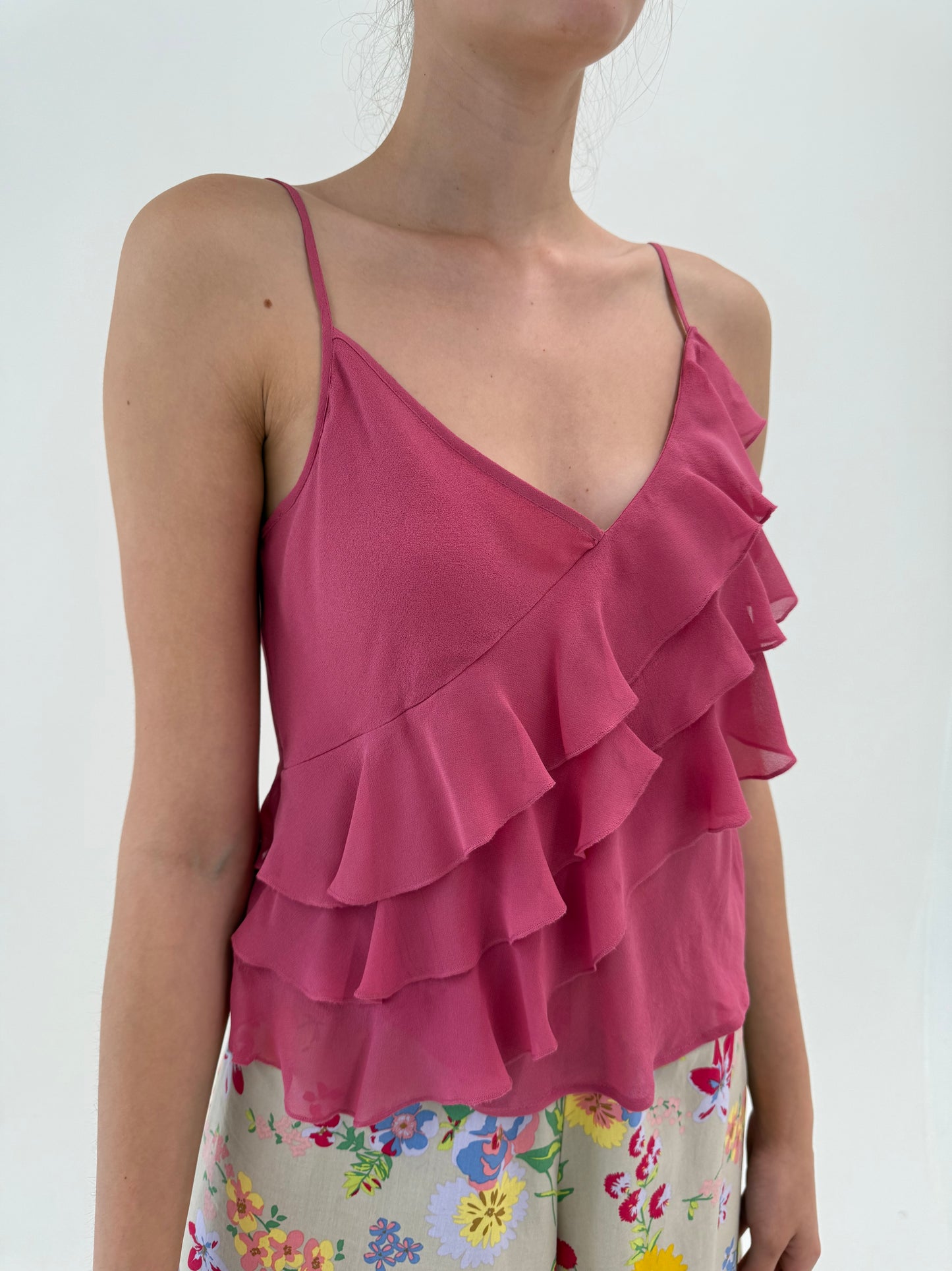 Top din mătase naturală dark pink cu volane în bie