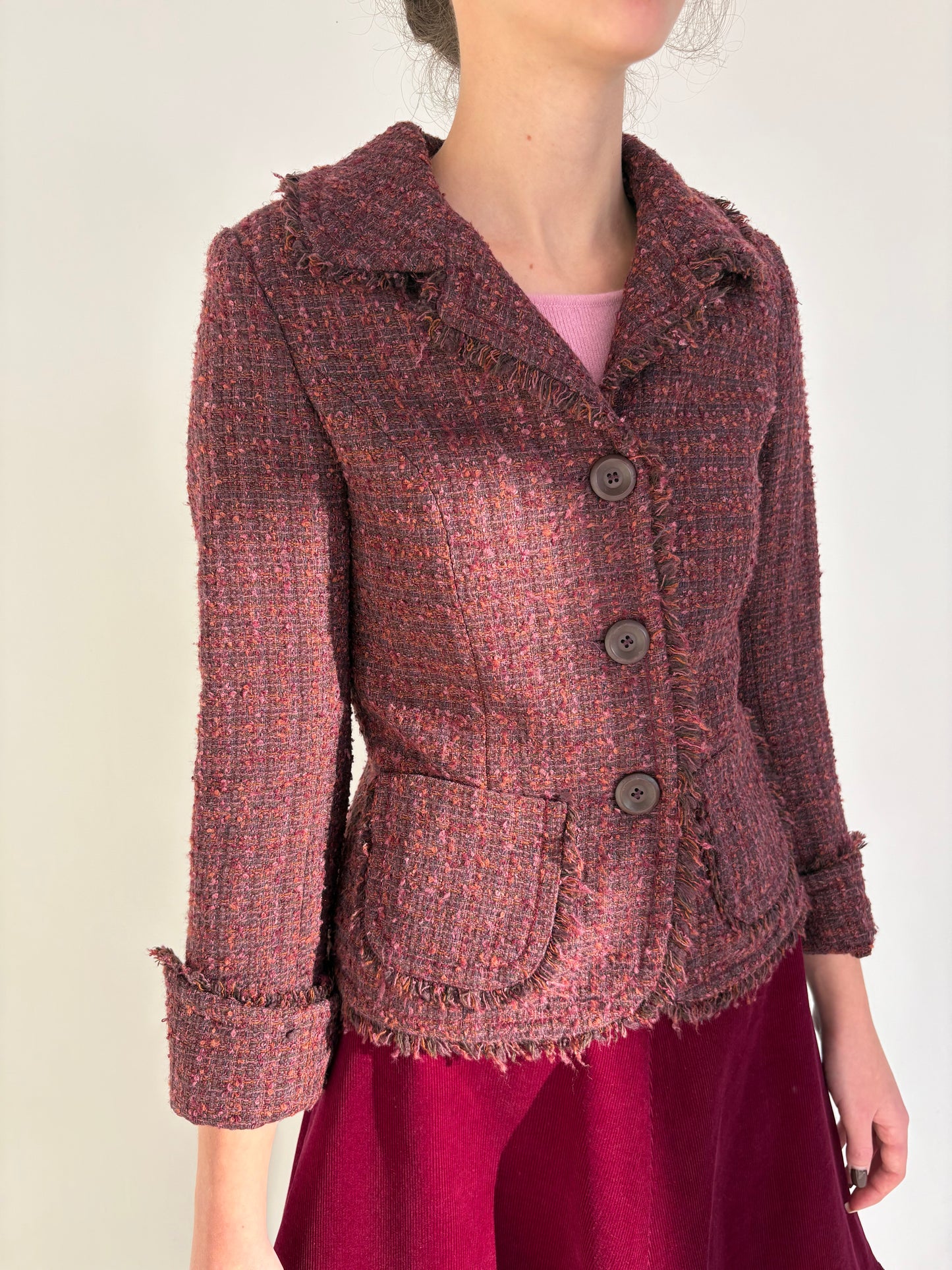 Sacou cambrat din tweed în culori superbe cu mânecă reglabilă