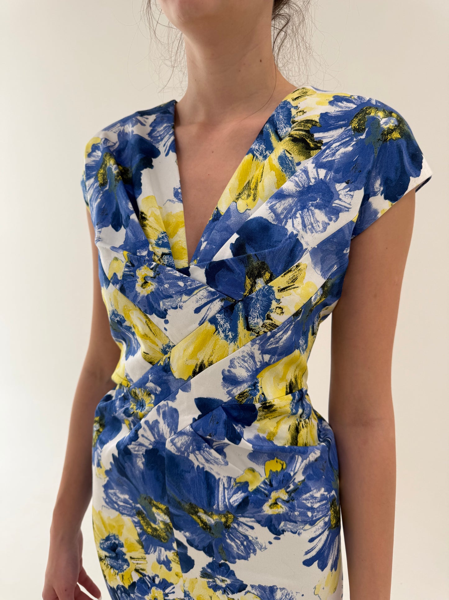 Rochie cu detalii fronsate și print floral stilizat din bumbac ultra confort