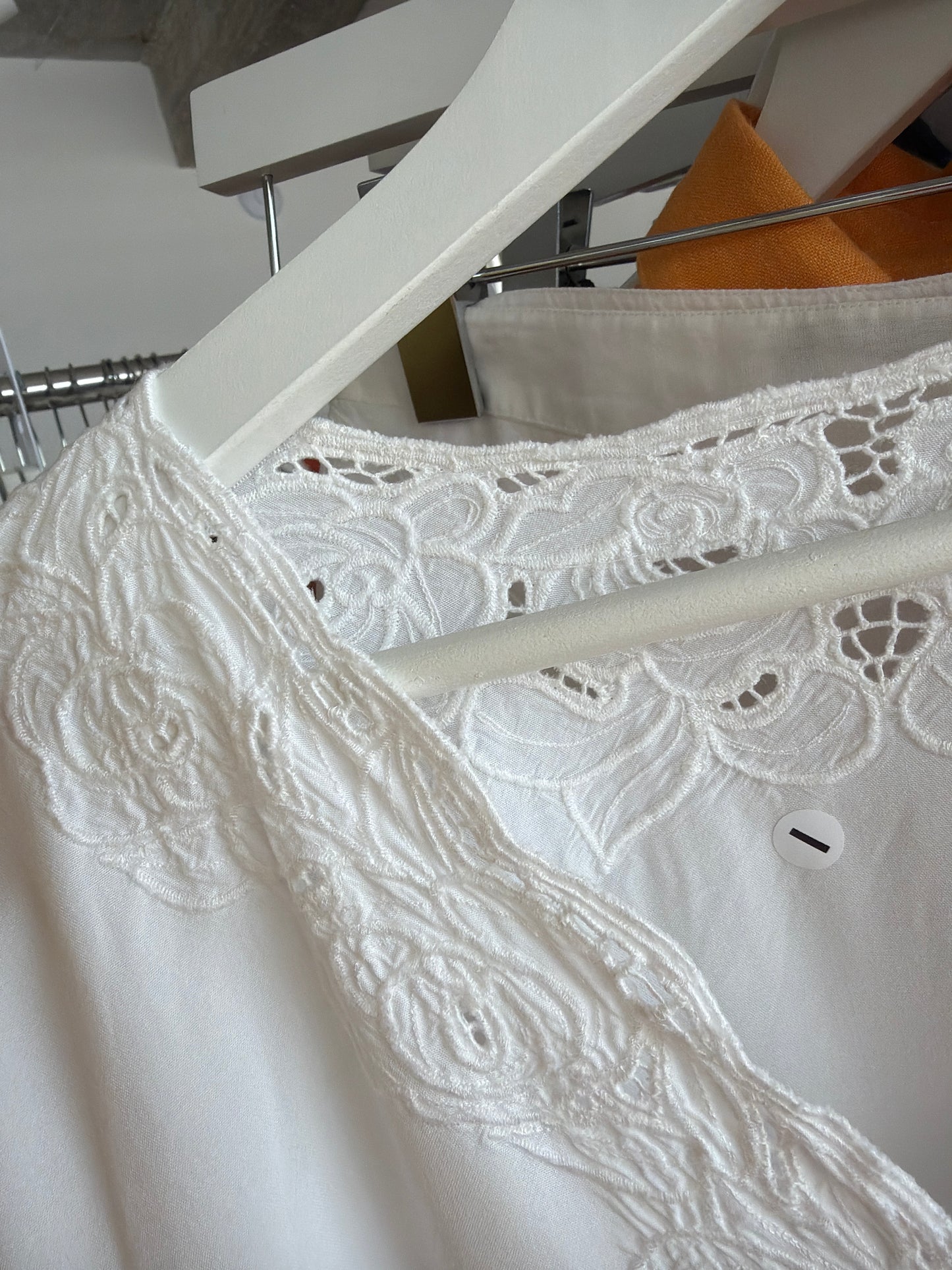 Cămașa ultra vaporoasă cambrata cu broderie anglaise