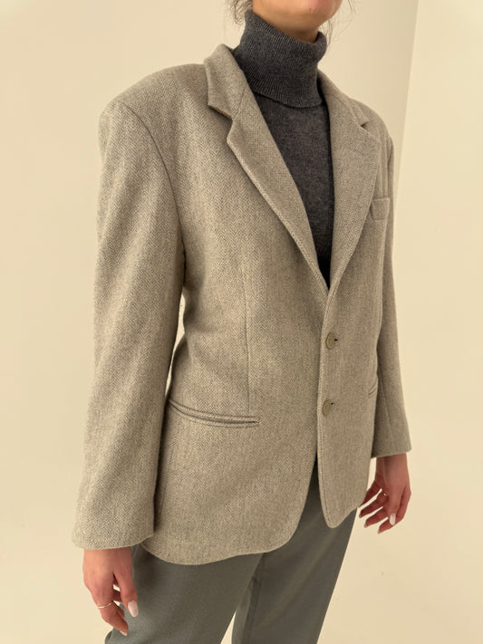 Sacou în croi actual light warm gray din lana în croi ușor cambrat lung
