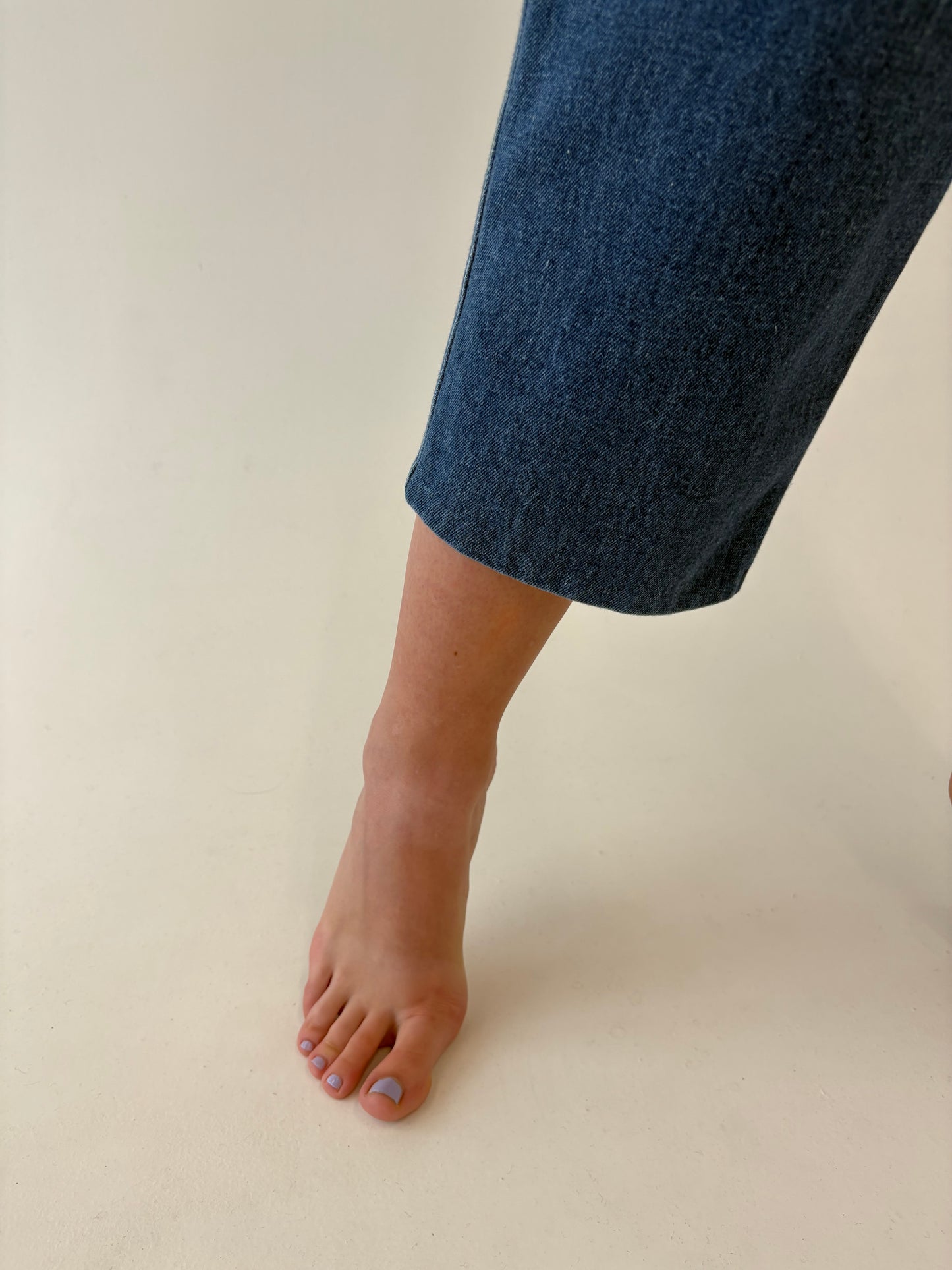 Jeanși vintage mom fit cu talie ultra înaltă classic wash și broderie