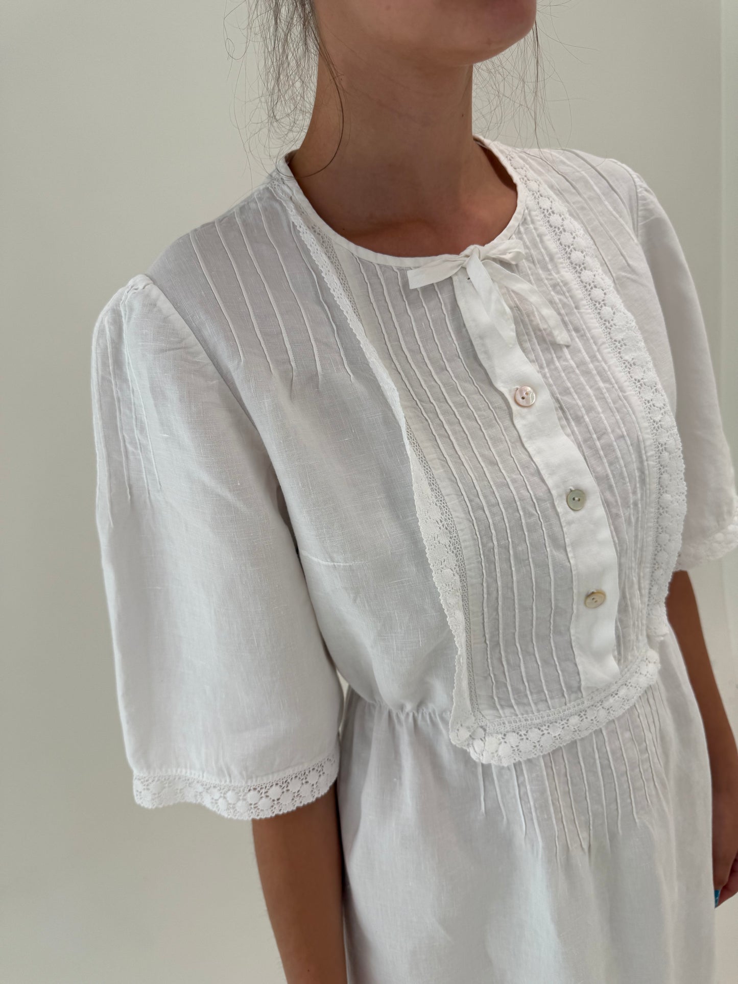 Rochie vintage din in excepțional cu macrame lucrat manual talie elastică