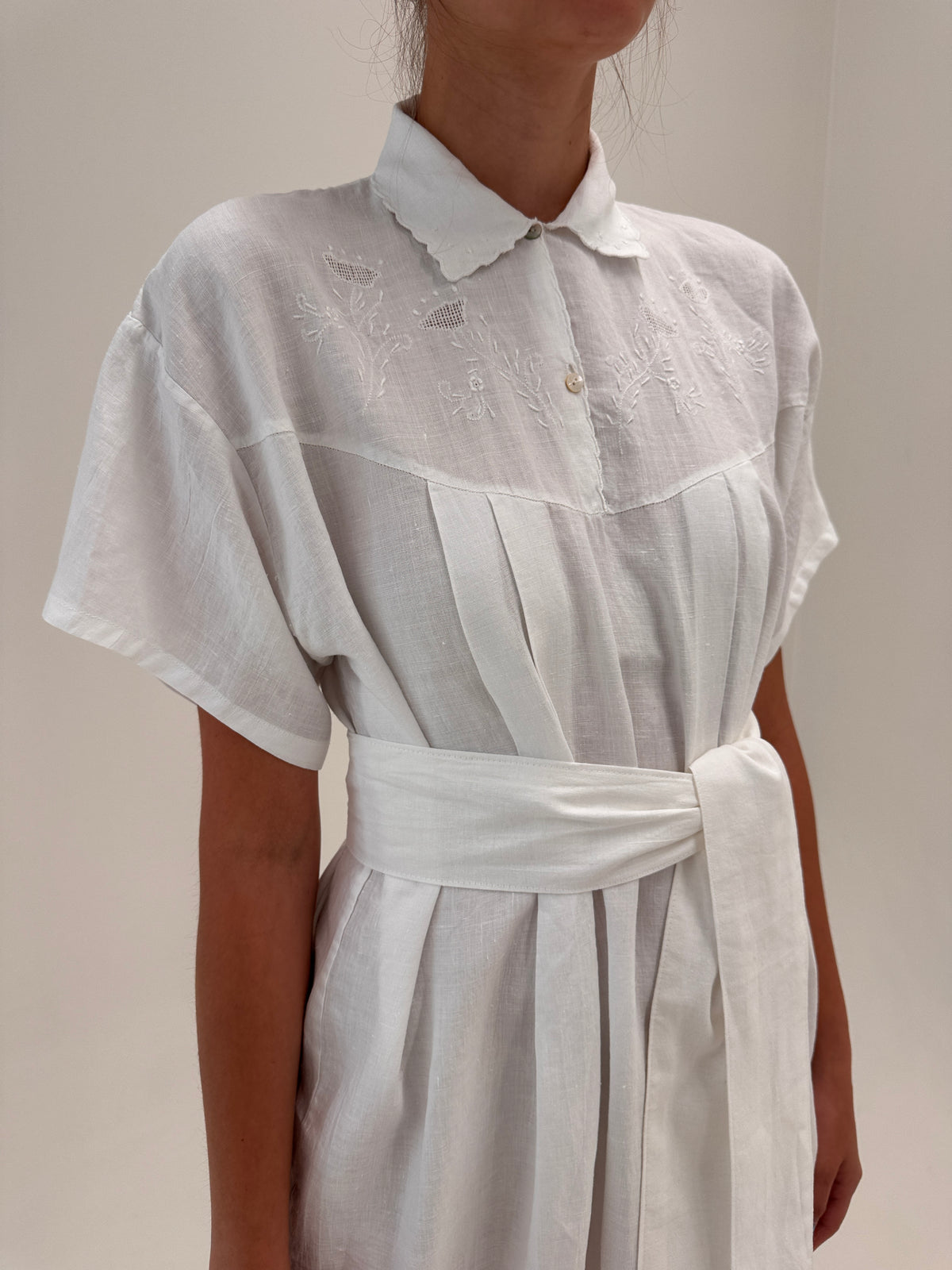Rochie vintage maxi bijuterie din pânză excepțională de in cu broderie manuală