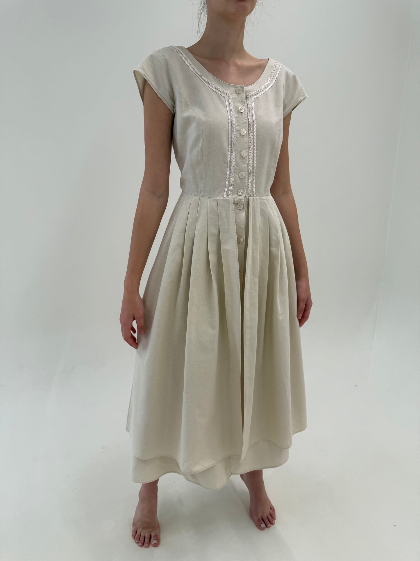 Rochie vintage excepțională din in sand nude cu talie ultra înaltă marcată