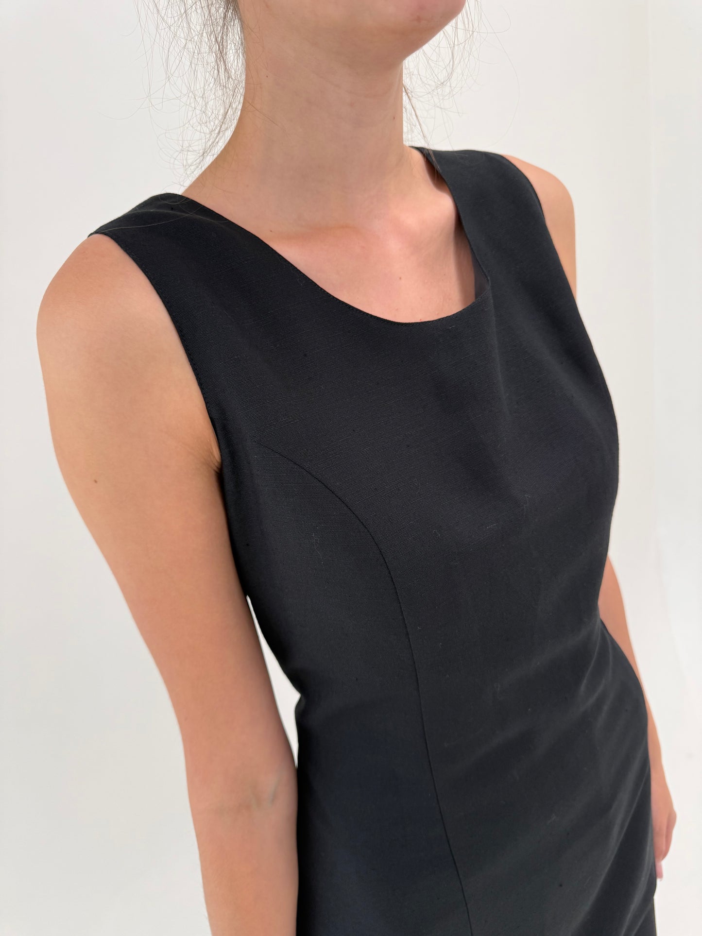 LBD maxi în croi clasic cambrat din pânză excepțională de in și vascoza