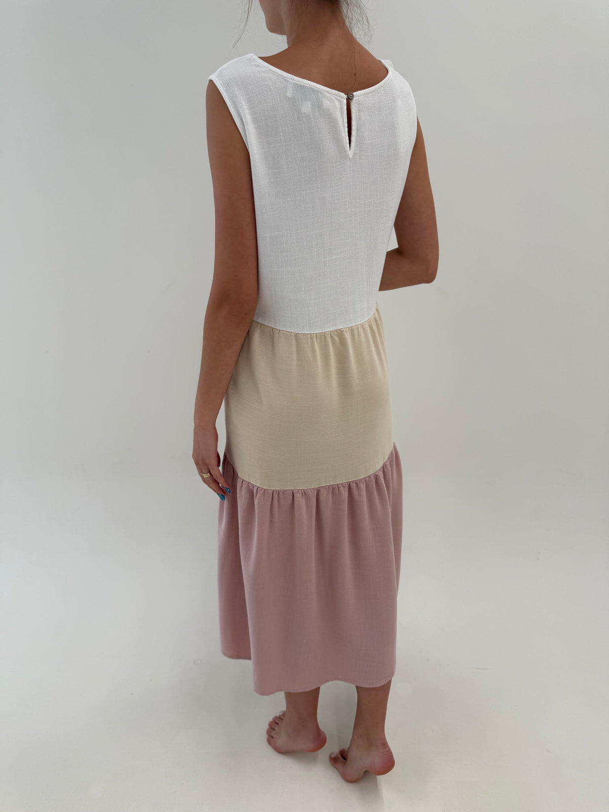 Rochie maxi colorblock în culori pudrate din pânză moale cu buzunare