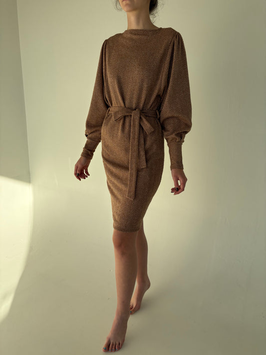 Rochie camel din tricot cu manșete ultra înaltă și inserții extrafine aurii