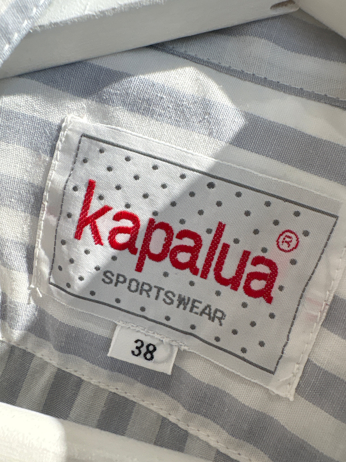 Cămașa vintage în dungi și croi retro modern din poplin de bumbac