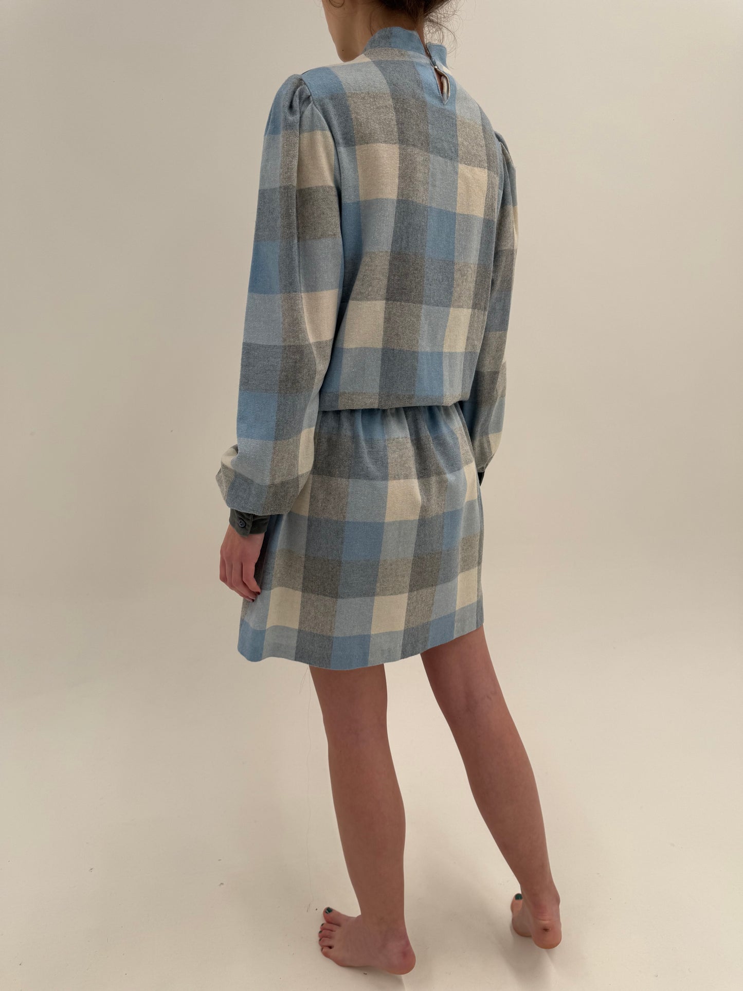 Rochie vintage cu talie reglabilă din stofă de lana extrafina în culori pudrate