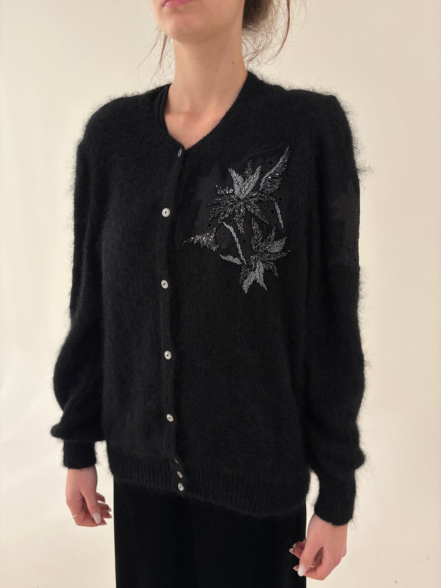 Cardigan vintage din super kid mohair cu aplicații manuale delicate