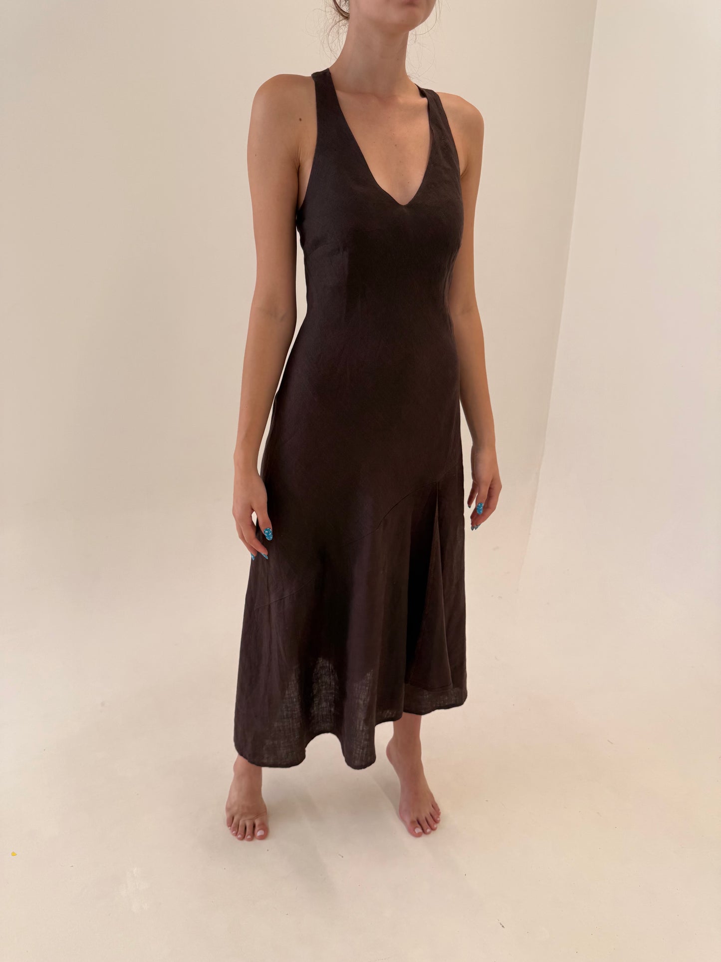 Rochie maxi espresso brown din in premium cu talie marcată în bie