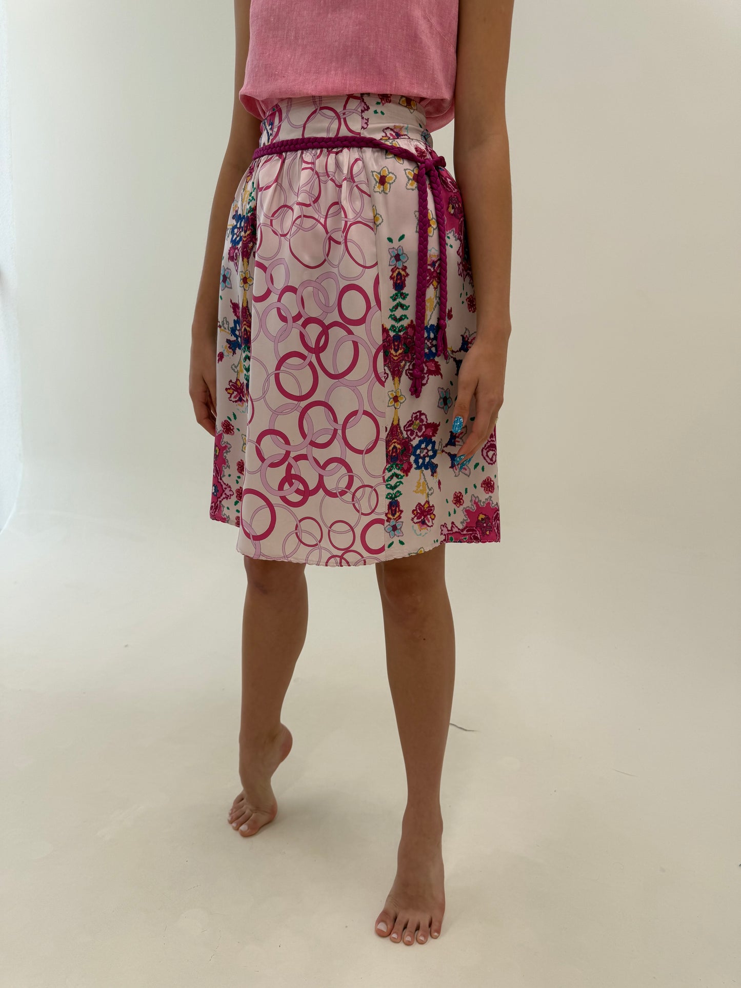 Fustă în croi chic cu print magenta cu talie ultra înaltă din twill satinat