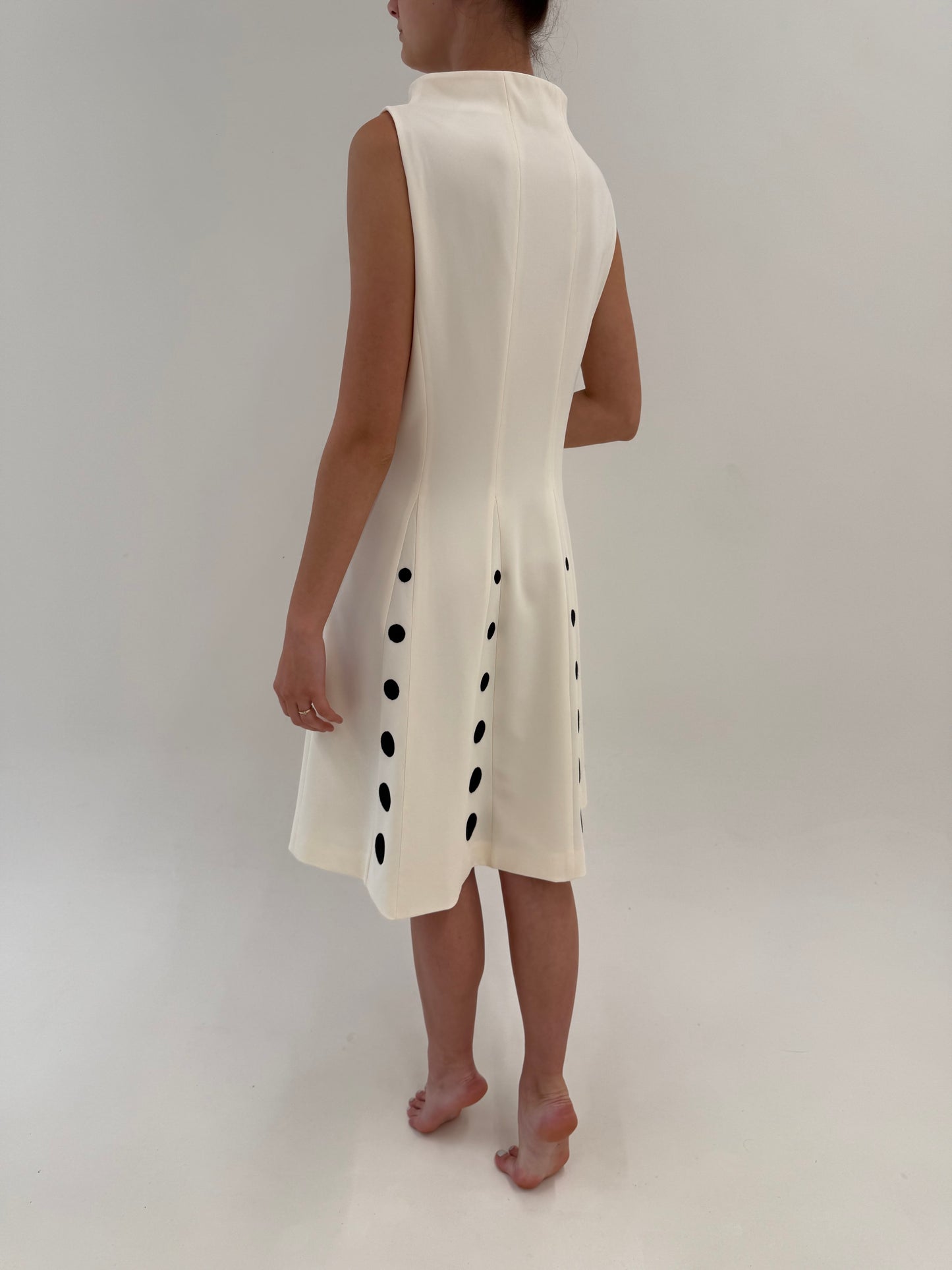 Rochie Moschino butter white în croi minimalist cu buline