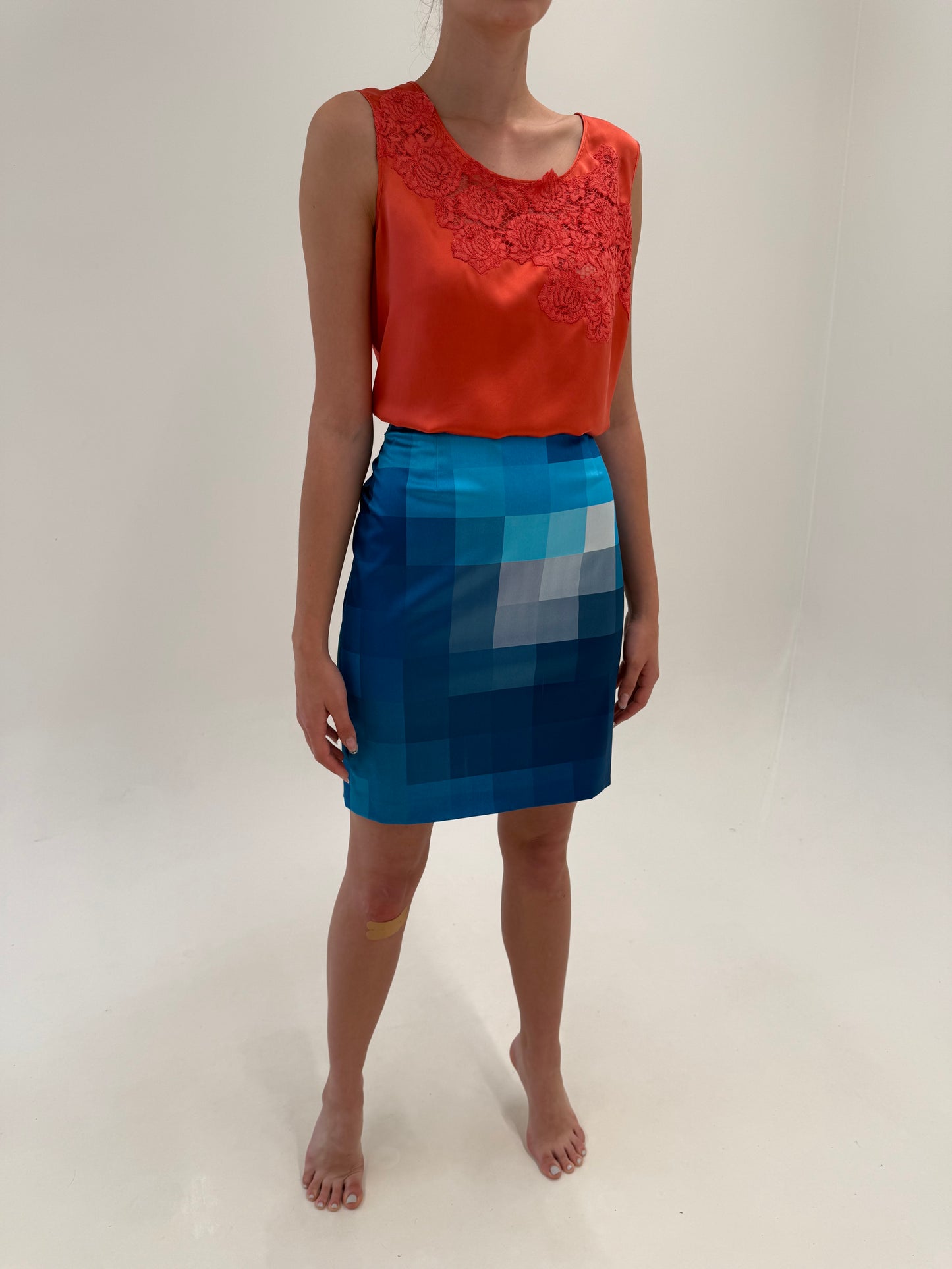 Fustă Moschino cu print geometric în nuanțe de albastru