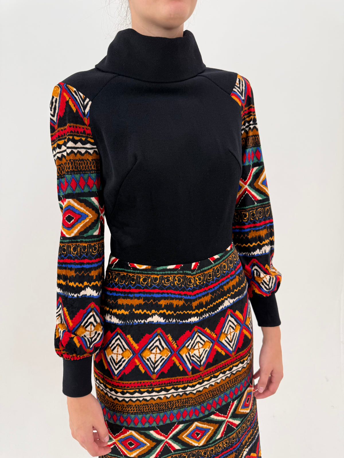 Rochie vintage din catifea cu print în culori tari și talie ultra înaltă marcată
