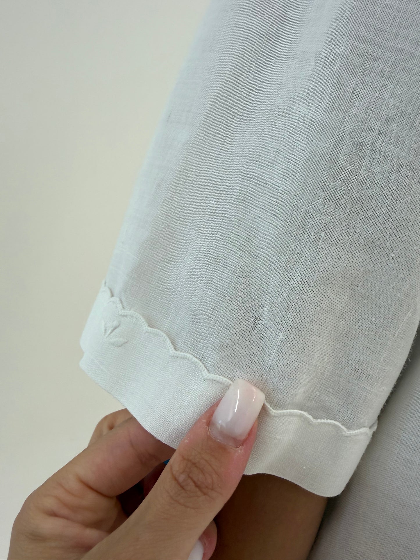 Camasa bijuterie din in cu broderie manuală