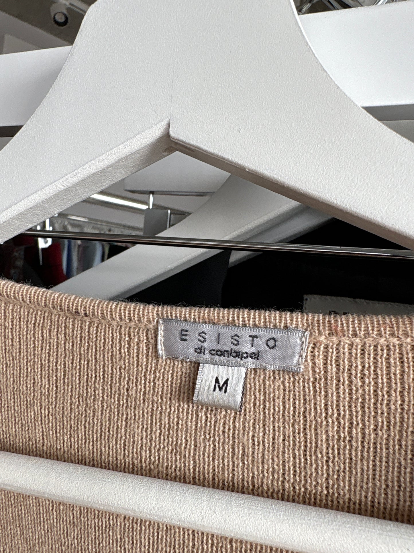 Pulover camel din lana merino extrafina ribbed in croi lejer