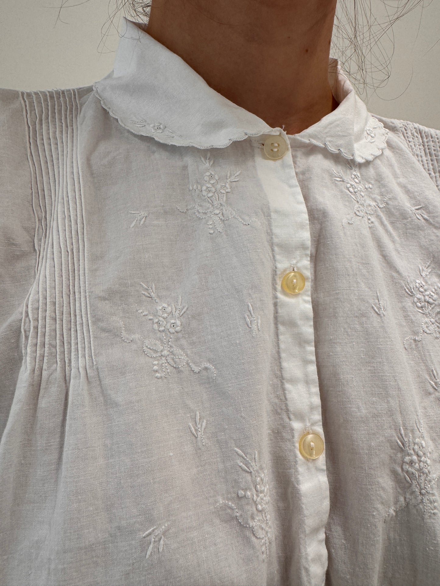 Rochie vintage maxi din in excepțional cu broderie manuală delicată si talie reglabilă