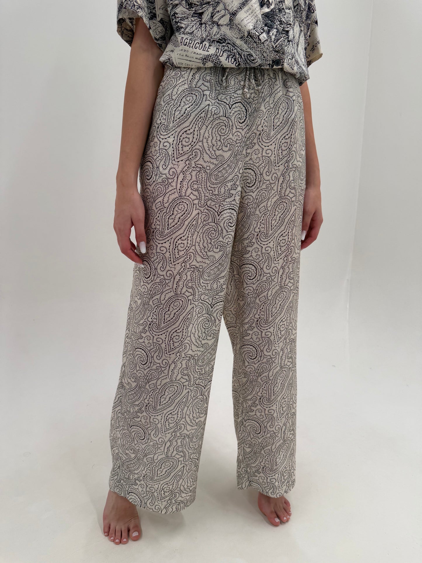 Pantaloni palazzo cu print paisley warm gray din in