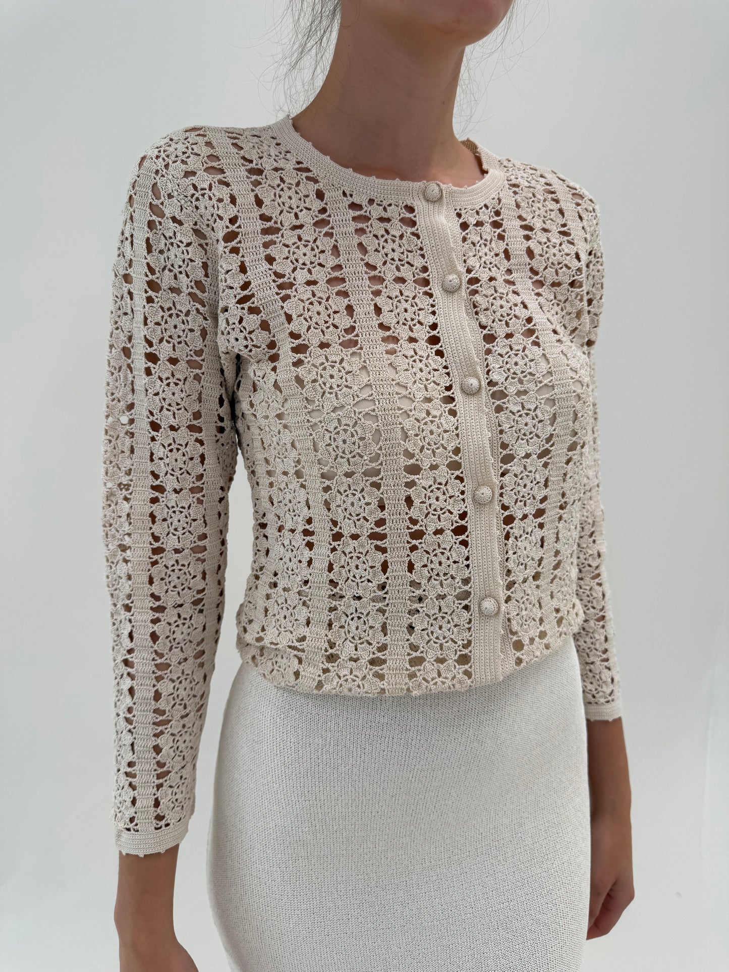 Cardigan lucrat manual bijuterie din macrame de bumbac butter white