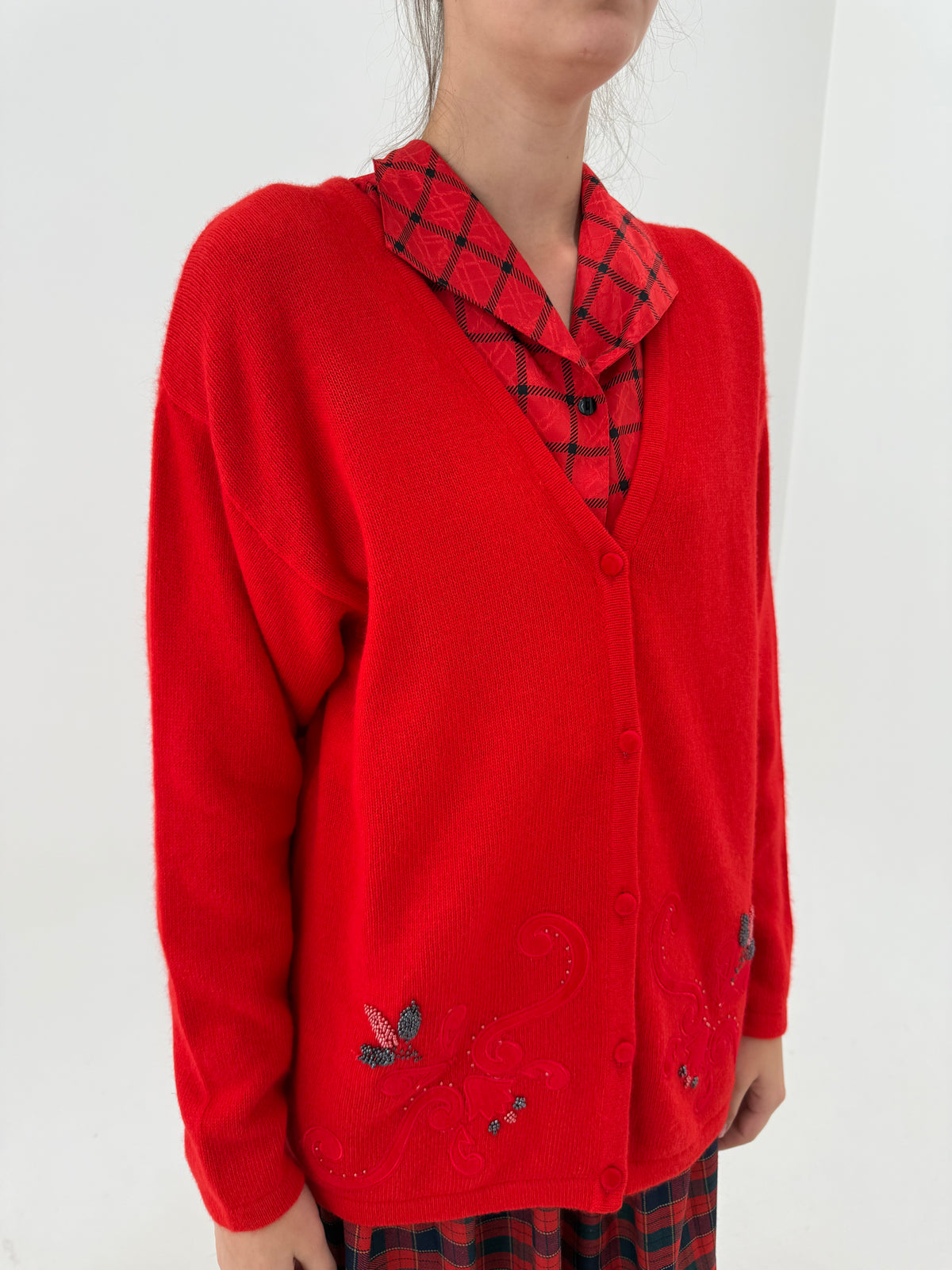 Cardigan vintage cherry red din lana cu Angora și aplicații manuale superbe