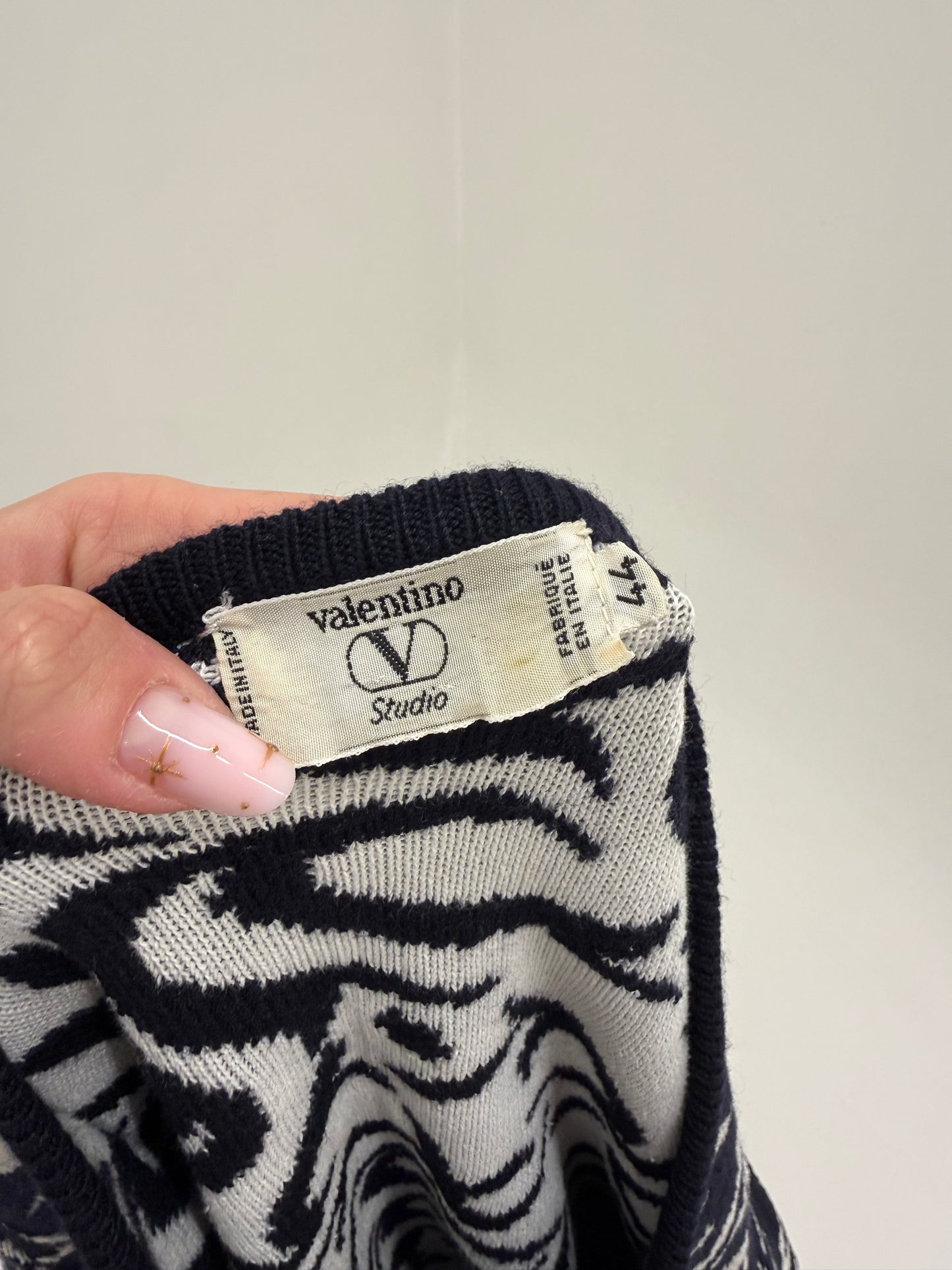Jacheta Valentino alb navy în croi minimalist