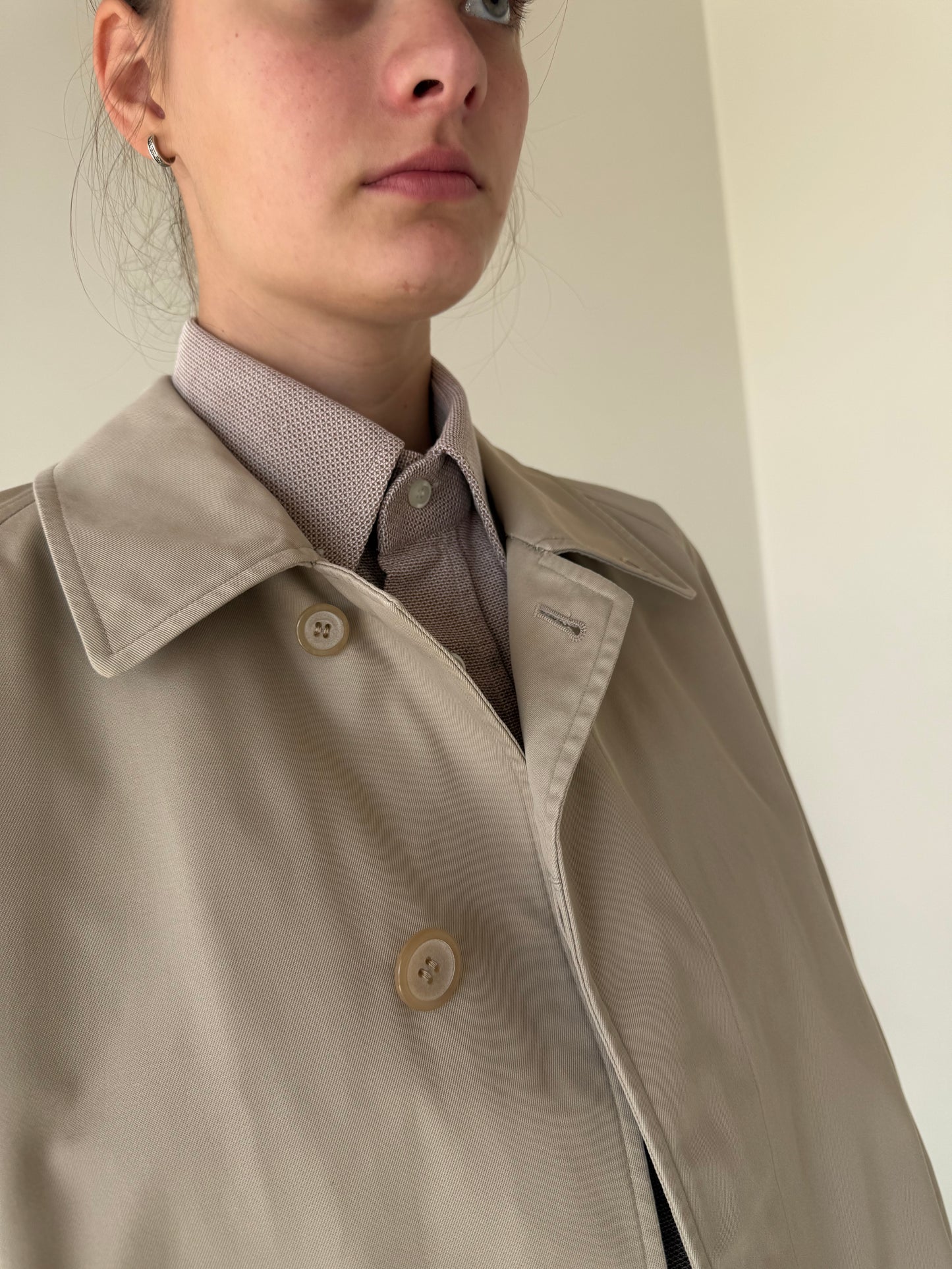 Trench vintage Burberry de vară în croi super reintrat în trend