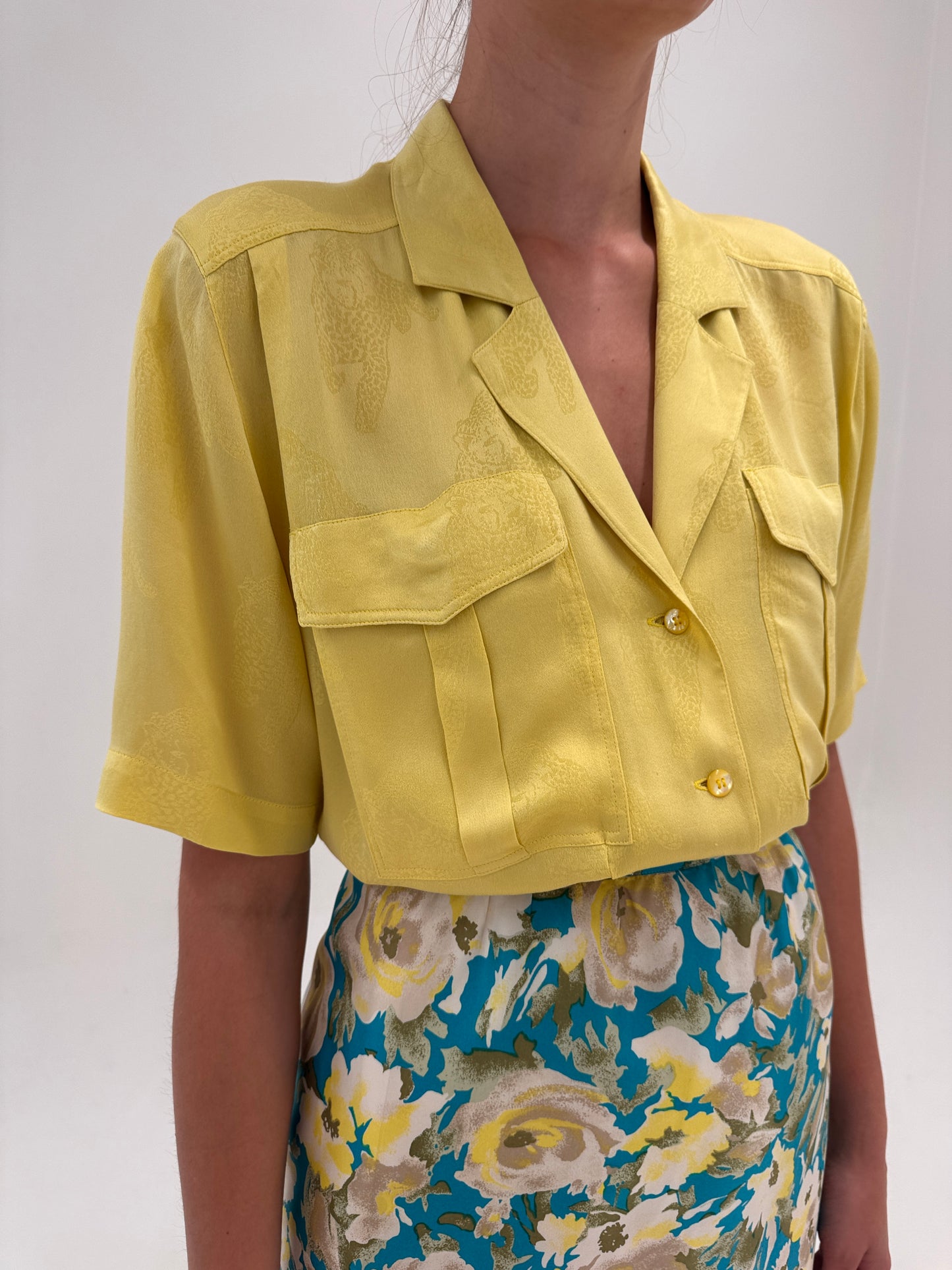 Cămașa Escada lime yellow din mătase naturală în croi retro modern