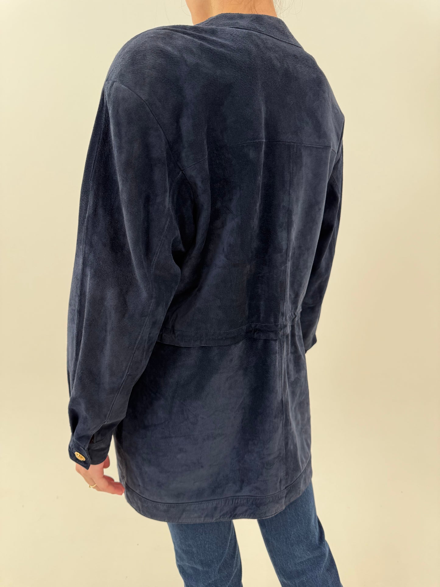 Geacă vintage în stil chanel din piele naturală întoarsă cu nasturi metalici aurii