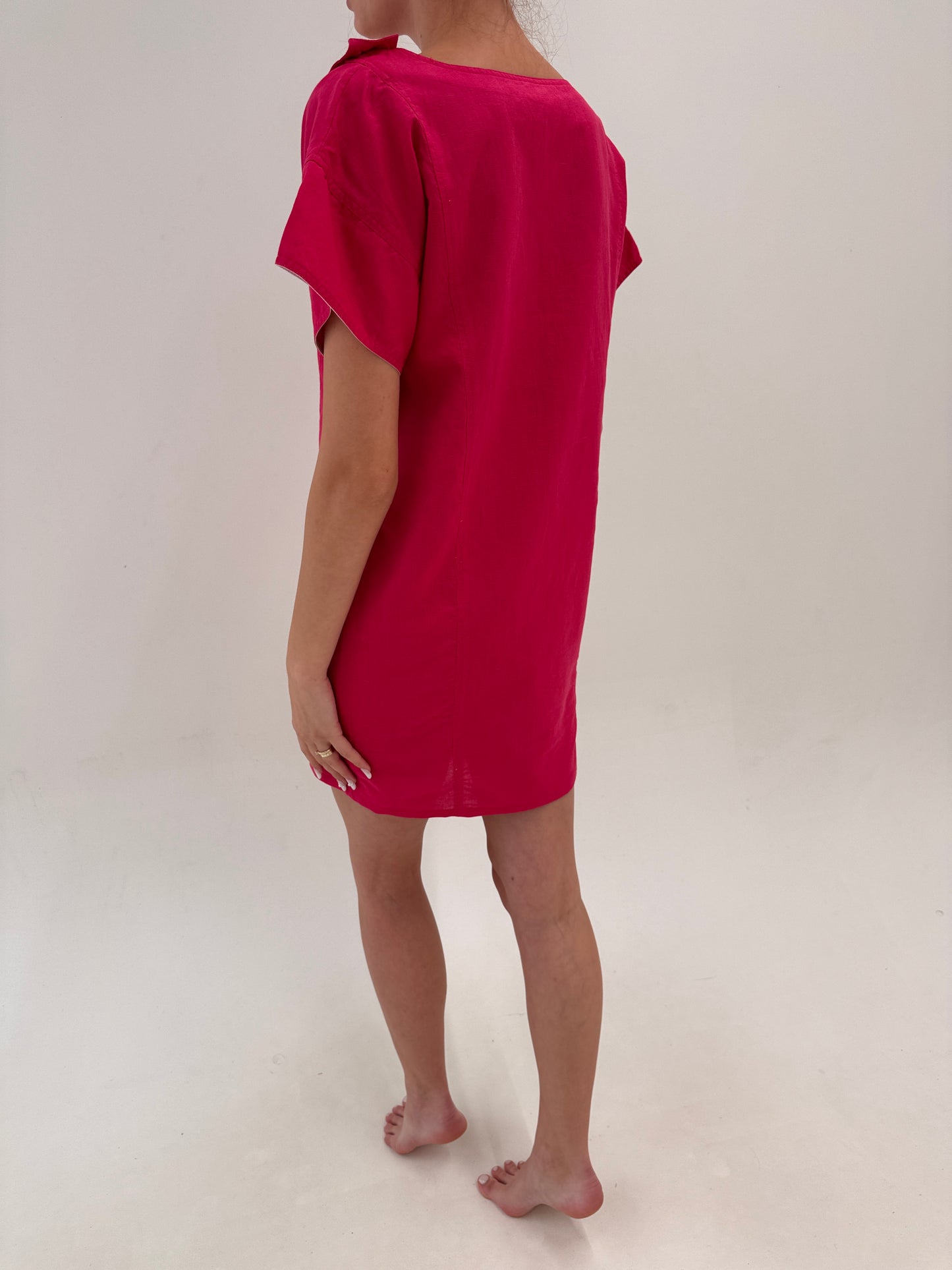 Rochie vintage în croi retro modern fucsia din in premium cu nasturi aurii