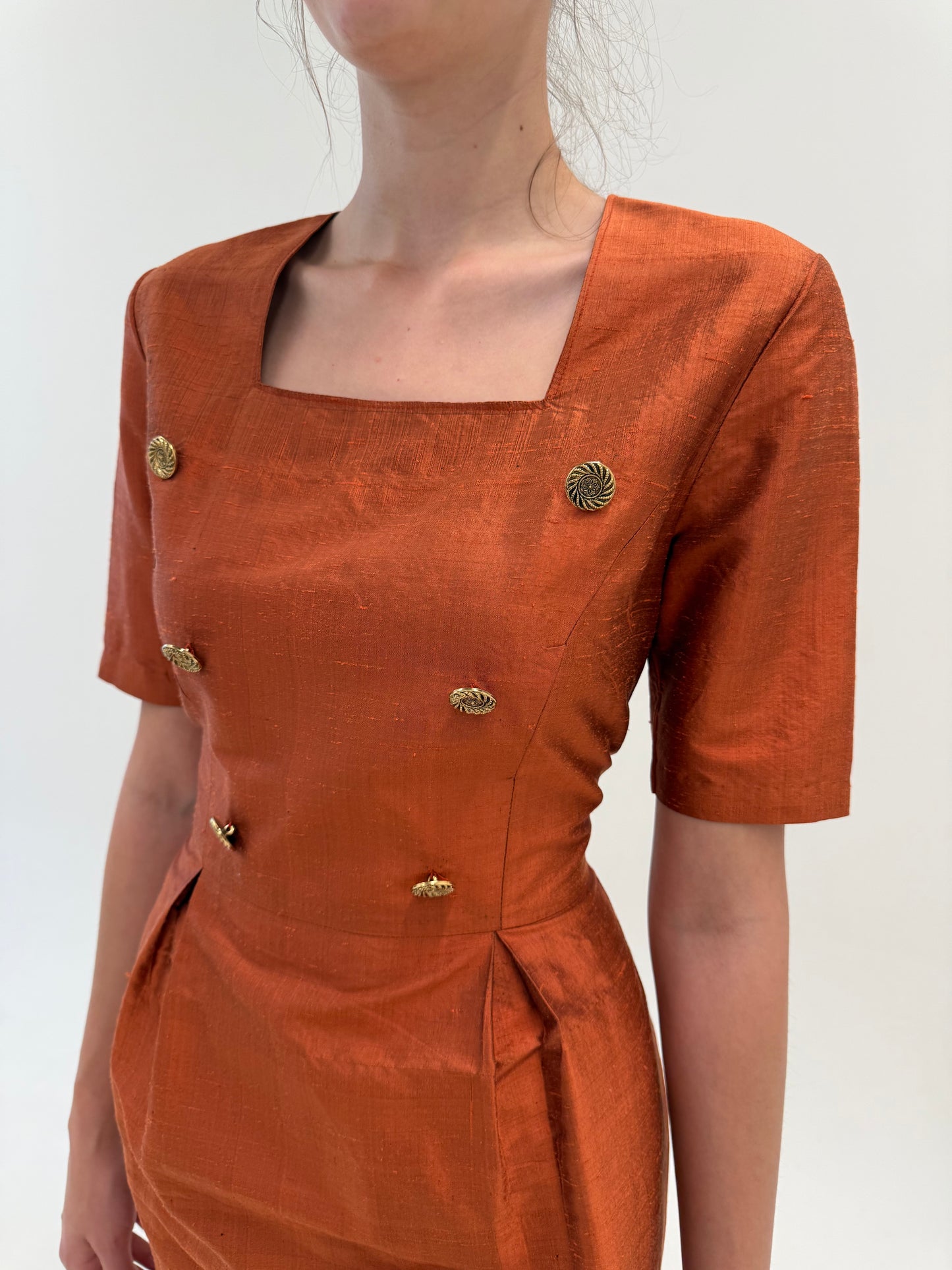 Rochie din mătase naturală dupioni copper orange cu corsaj și talie marcată