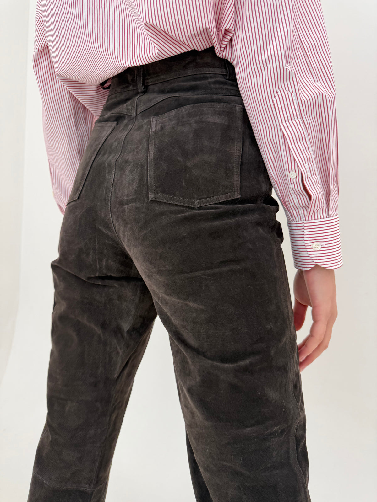 Pantaloni din piele naturală întoarsă dark cold brown cu talie extrem de înaltă tall