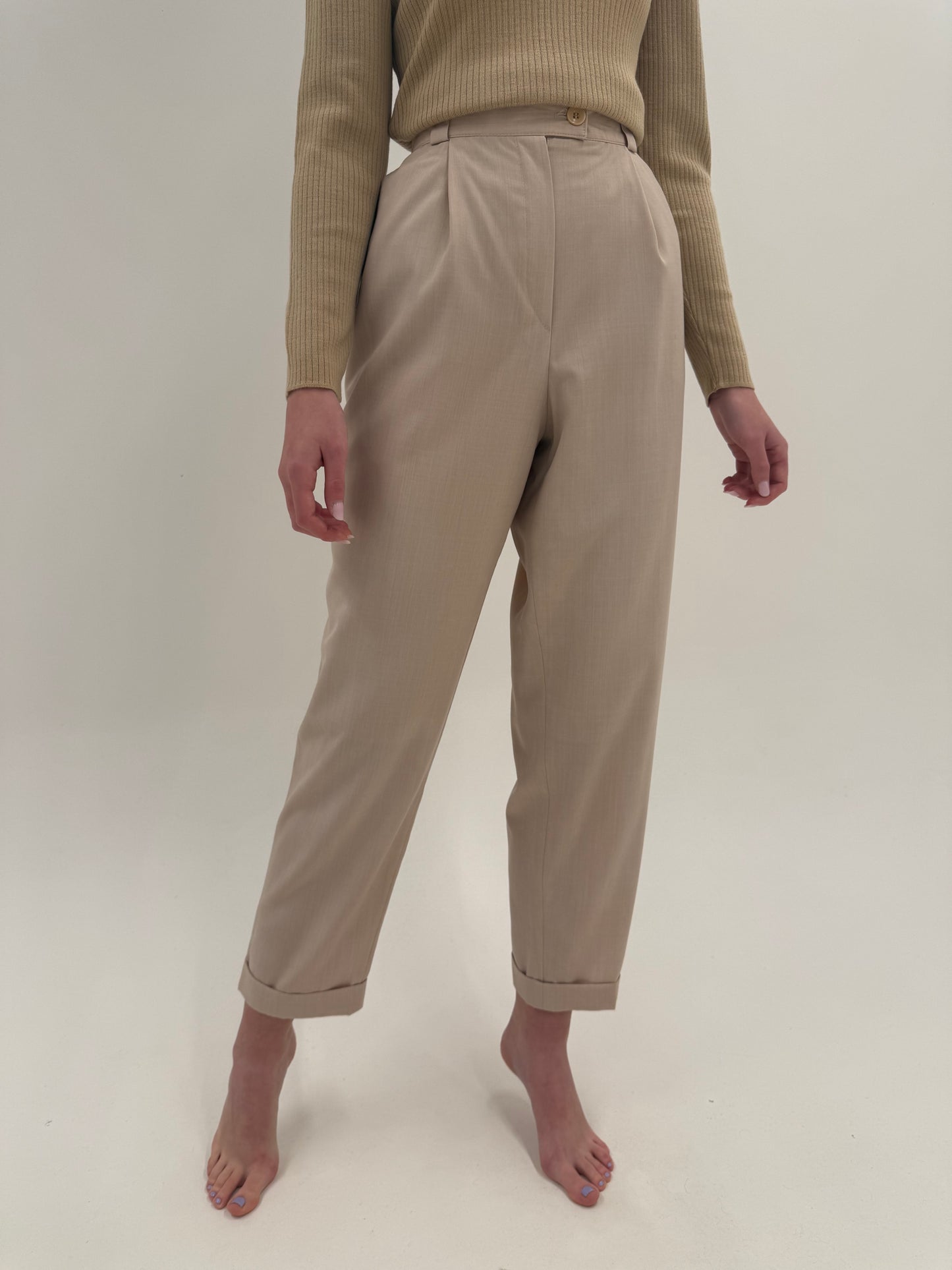 Pantaloni tall light nude din lanita extrafina cu pense și talie ultra înaltă