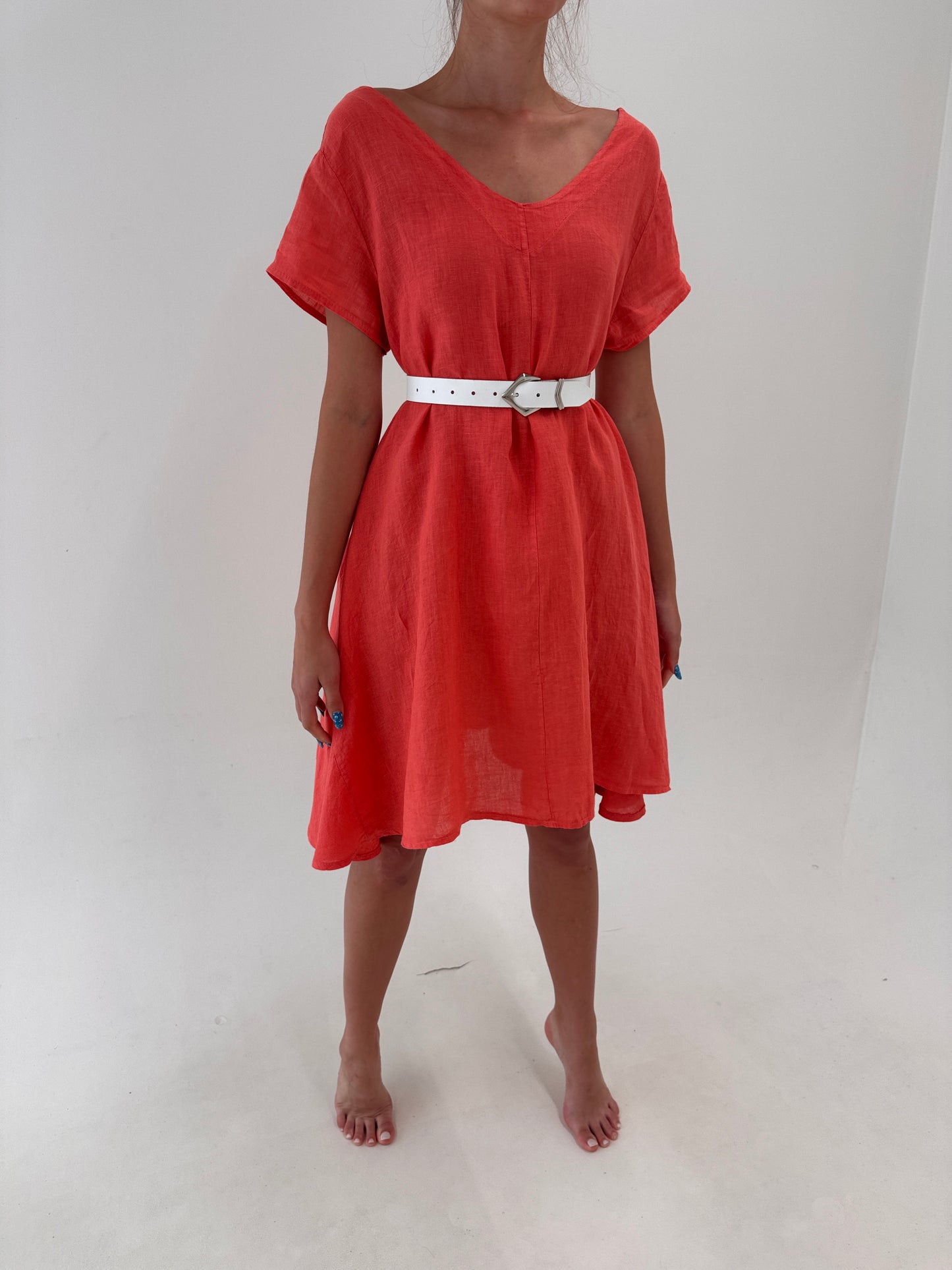 Rochie italiană coral red în croi lejer din in premium cu buzunare