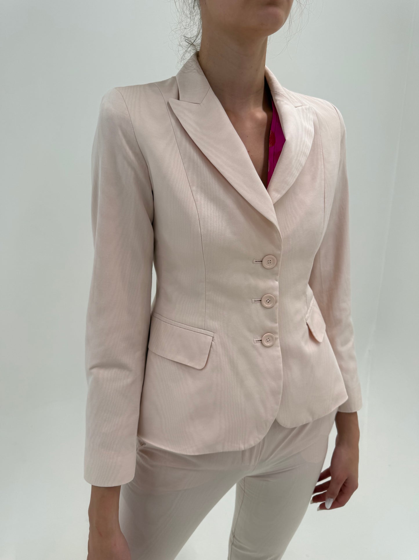Costum ultra chic Max&Co by Max Mara powder Pink cu sacou cambrat și pantaloni capri
