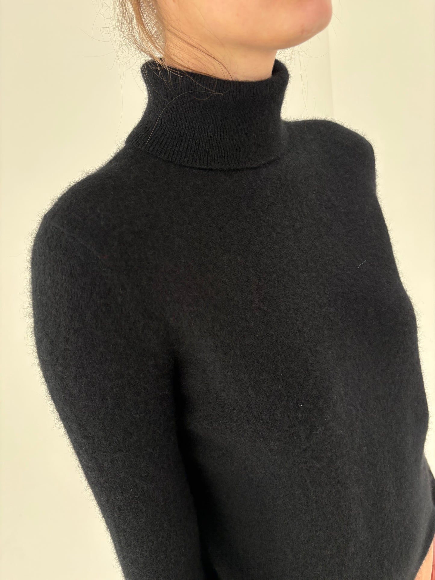 Maleta neagră M din cașmir