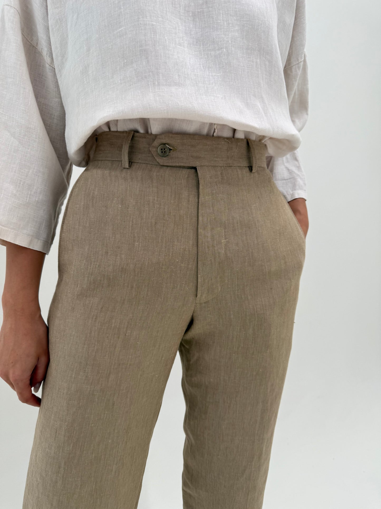 Pantaloni camel tall din pânză de in excepțională în croi drept