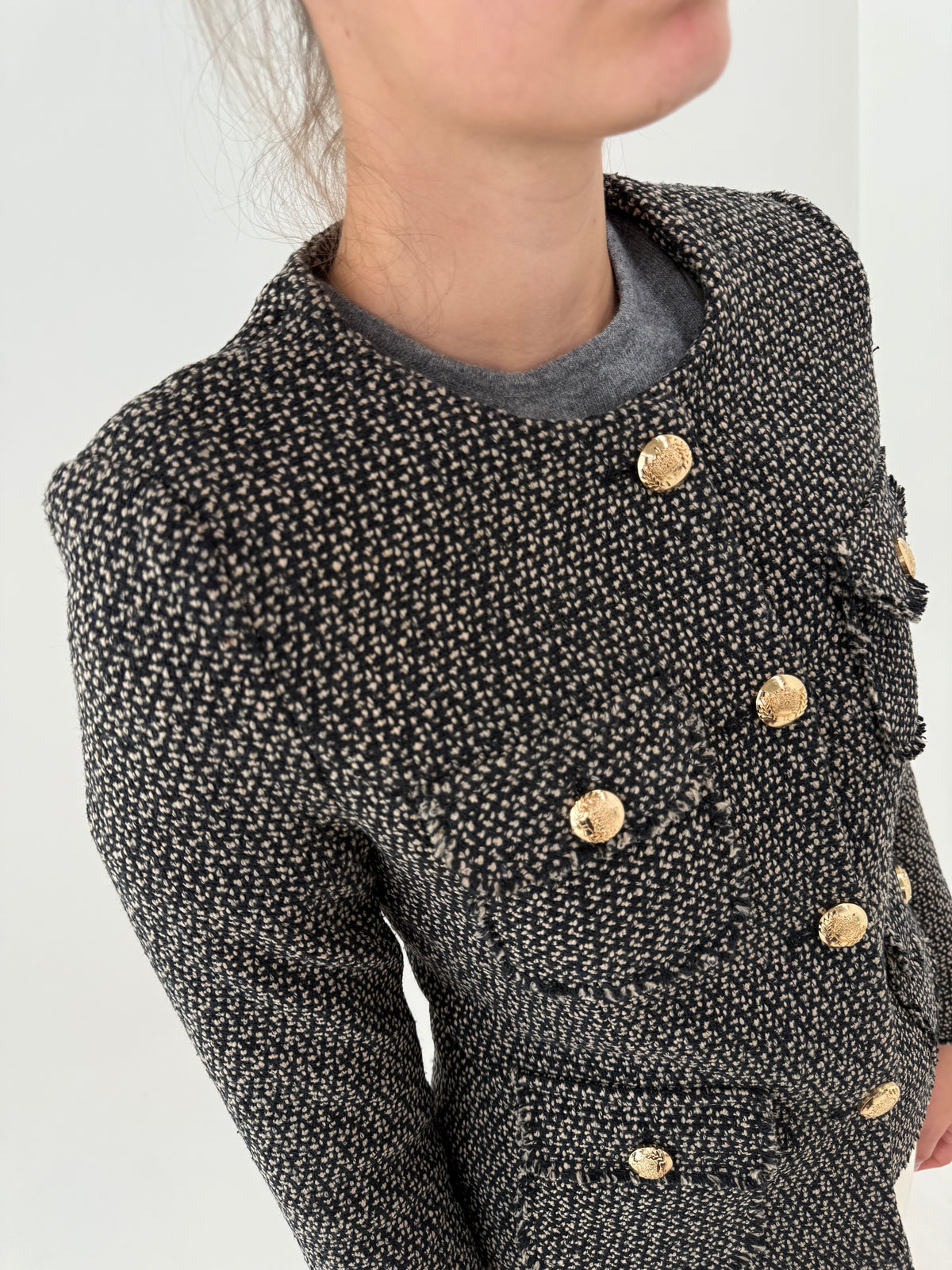 Sacou în stil Chanel din tweed excepțional de lana cu nasturi metalici aurii