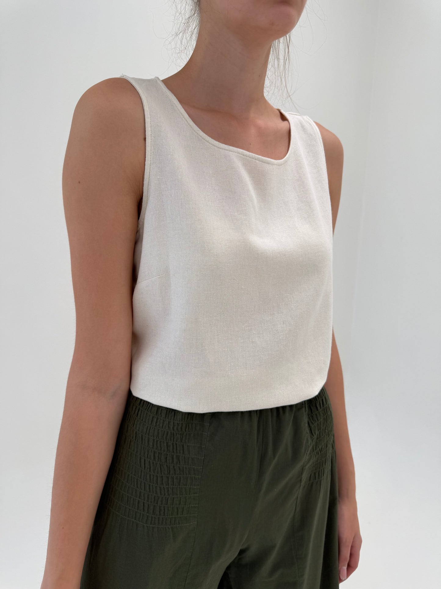 Top off white in croi minimalist din in