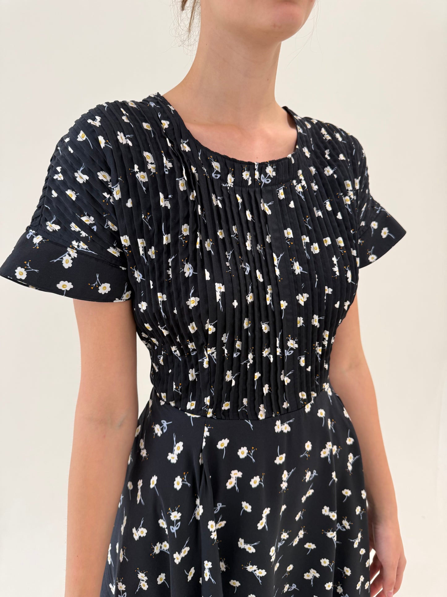 LBD vintage negru cu print delicat și talie ultra înaltă marcată și buzunare
