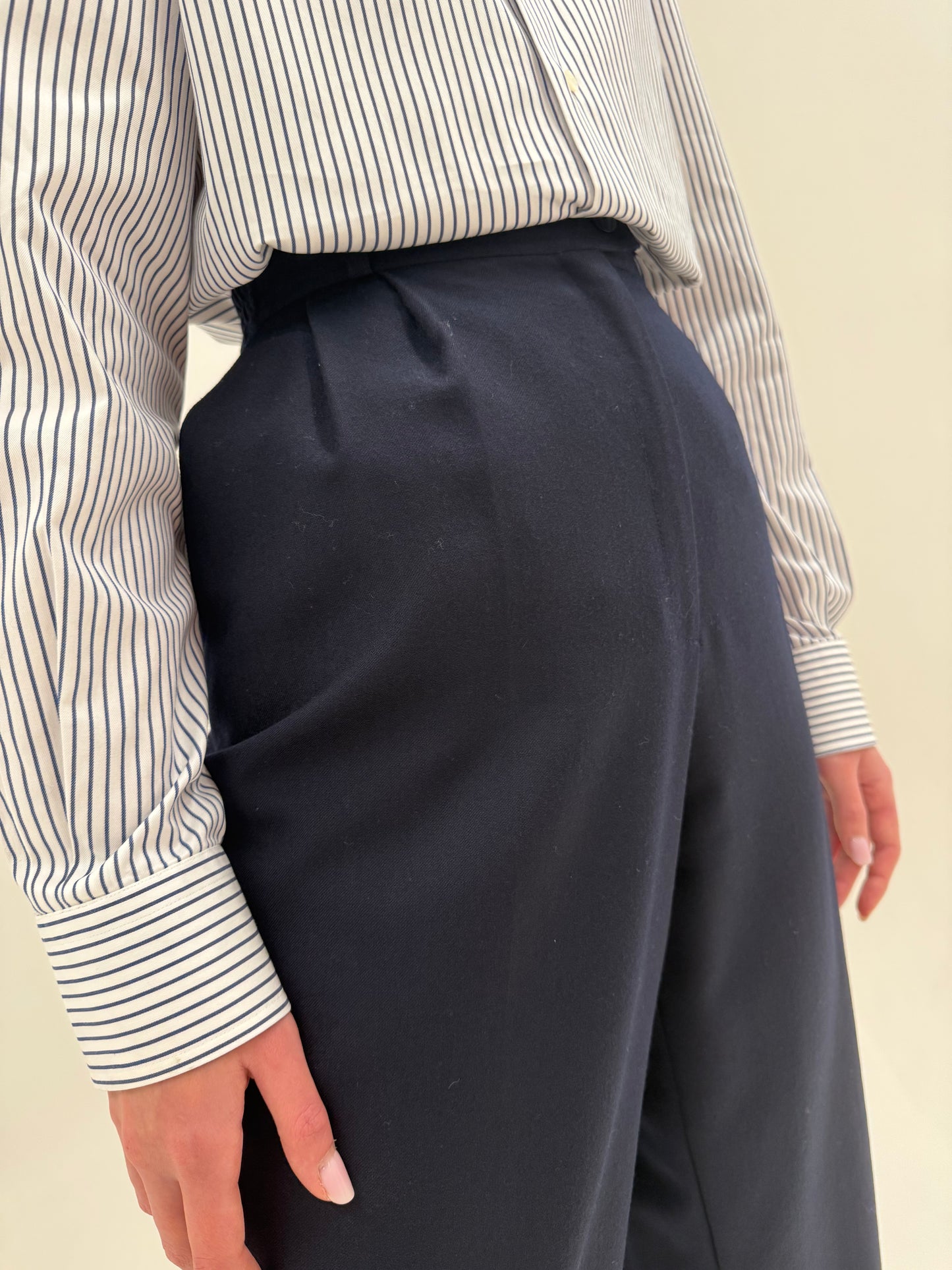 Pantaloni jeans blue cu talie ultra înaltă și pense din lana groasă